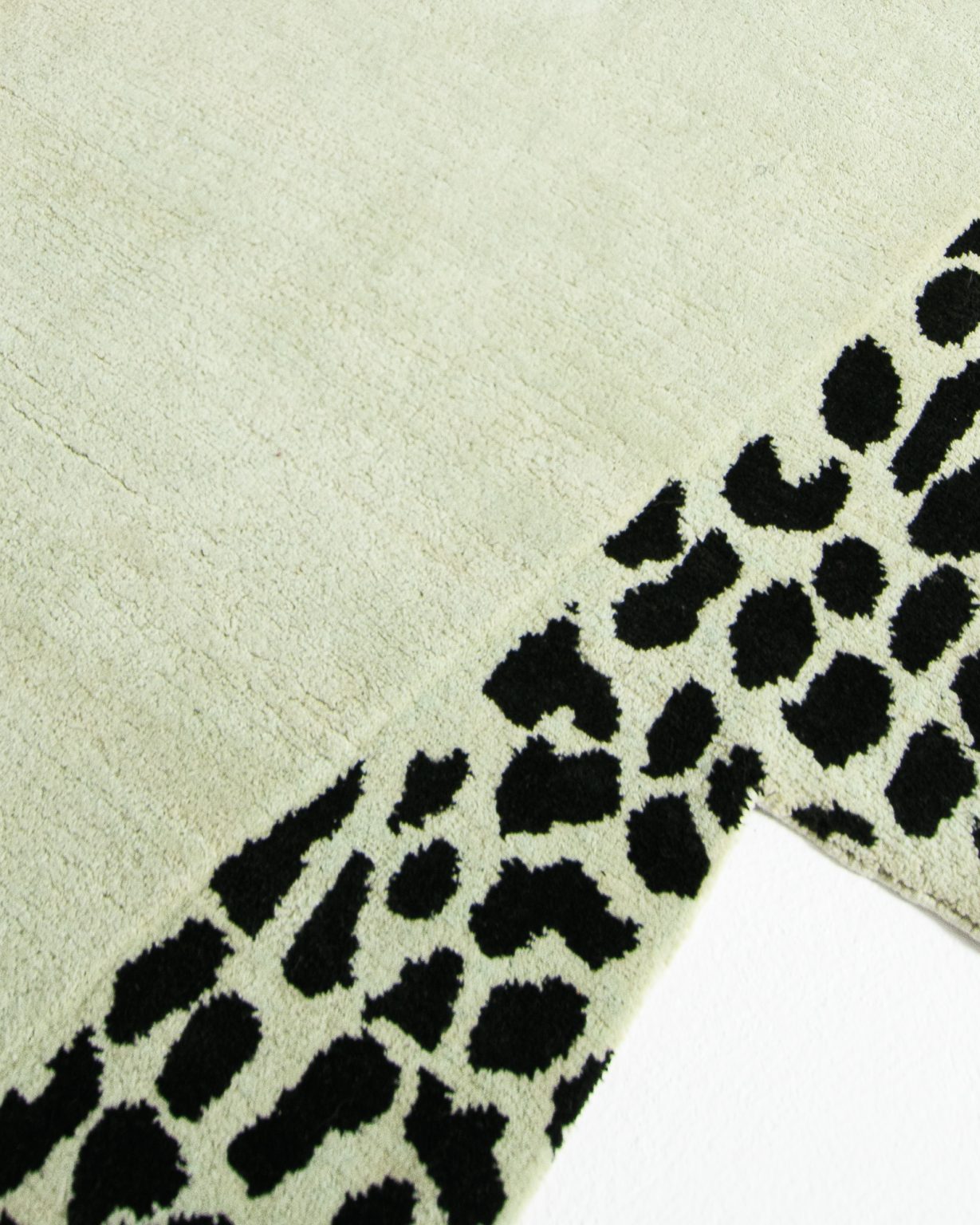 Asymmetrischer dekorativer Teppich WILD MIST grün