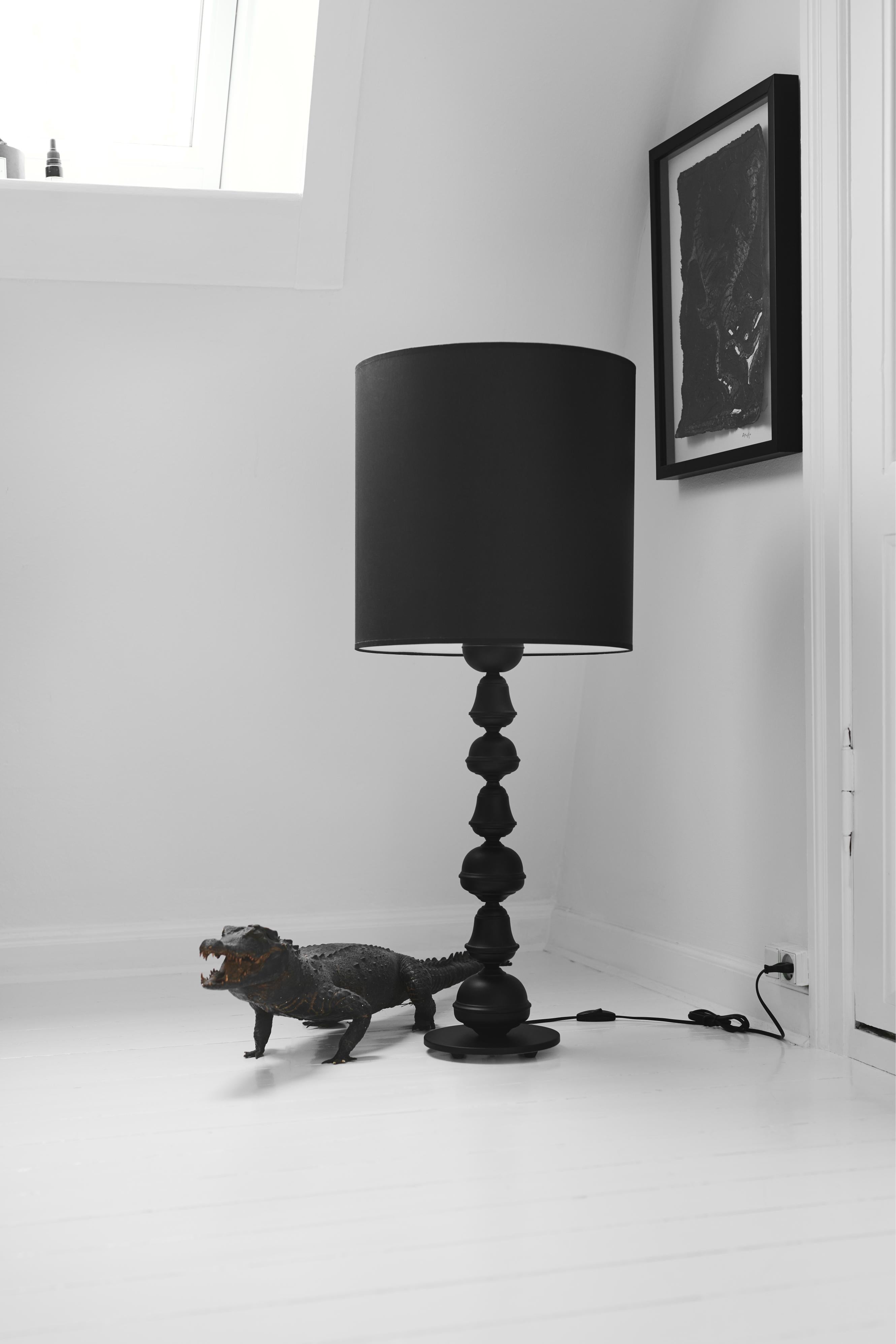 SHEIK black table lamp