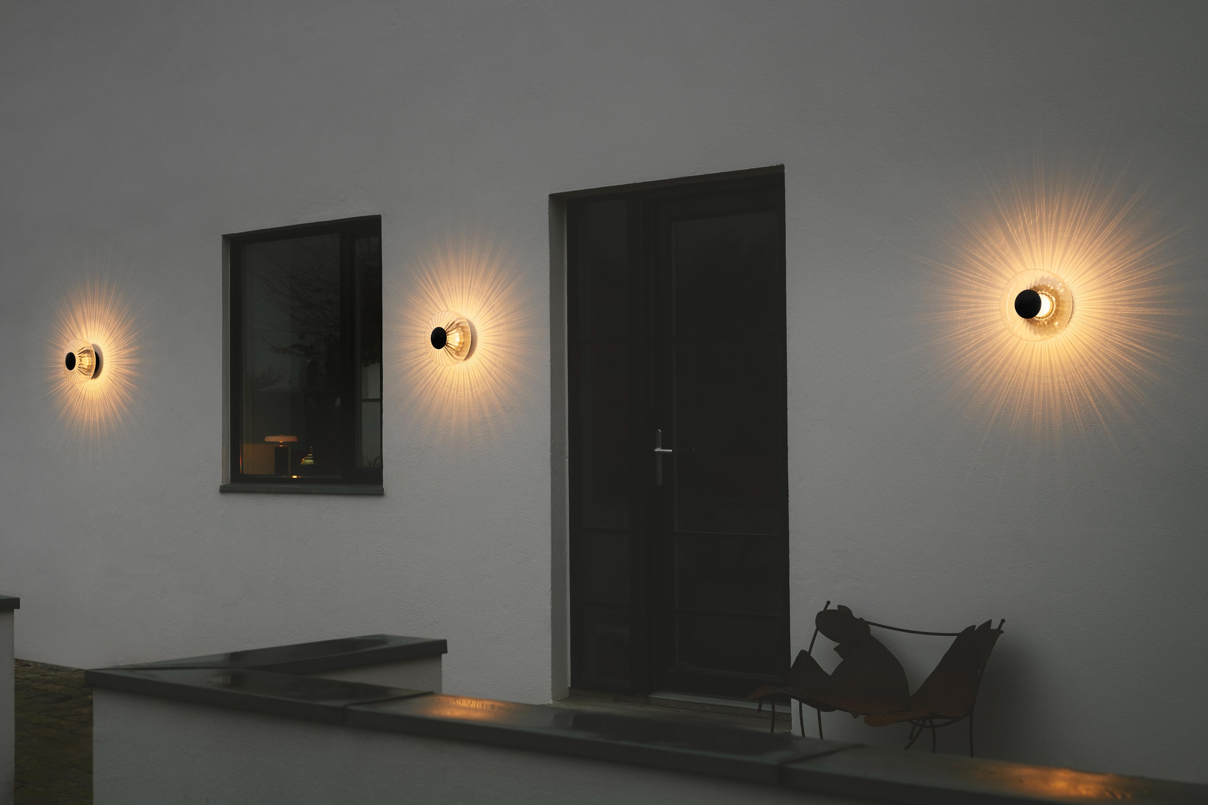 Außenwandleuchte NEW WAVE OPTIC transparent mit schwarzer Ausführung