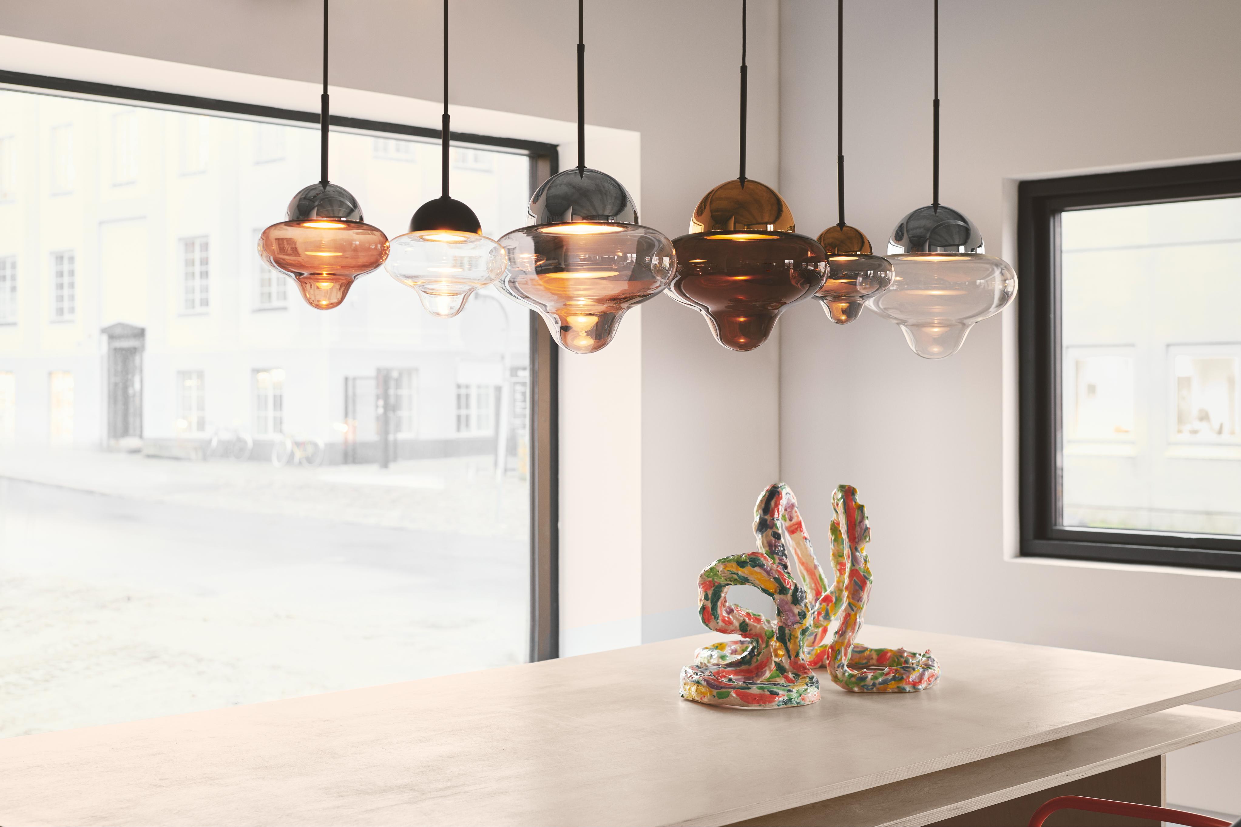 Pendelleuchte NUTTY braunes Glas mit schwarzer Oberfläche