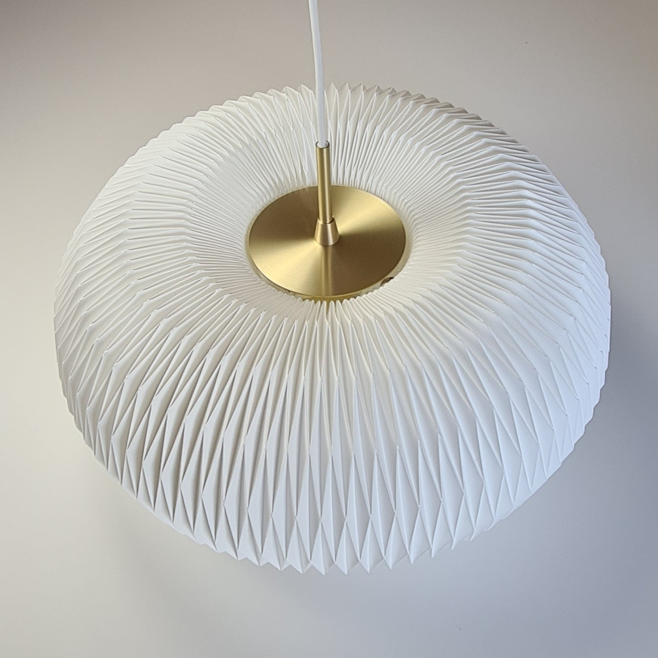 Lampa wisząca MODEL 195 DONUT biały ze złotym – Le Klint