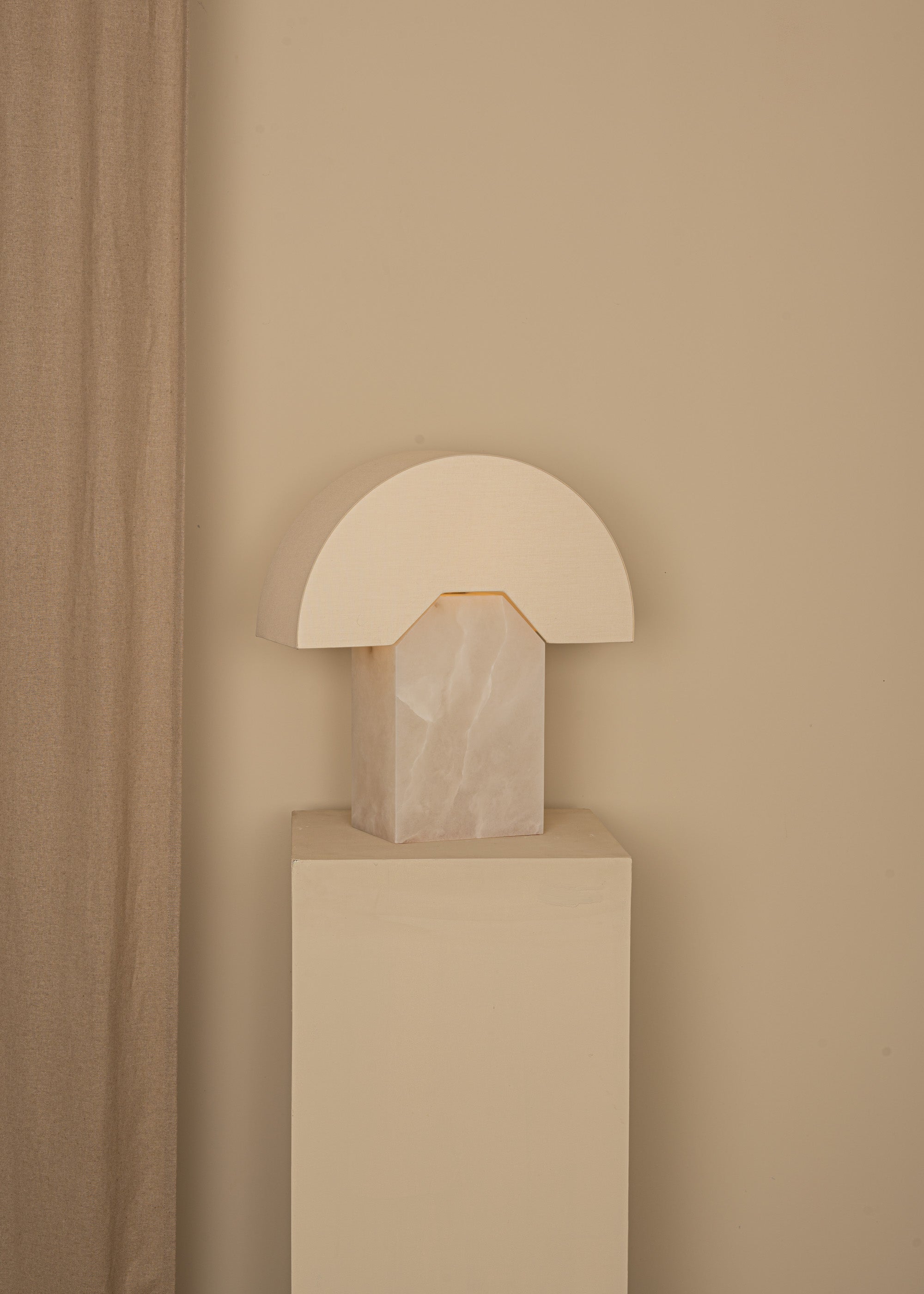 Lampa stołowa EDNA biały alabaster – Simone & Marcel
