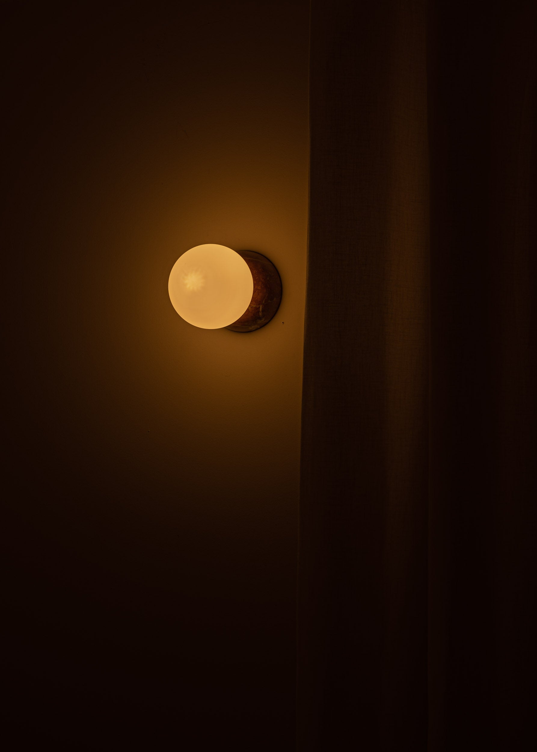 Wall lamp EKLIPSO red marble