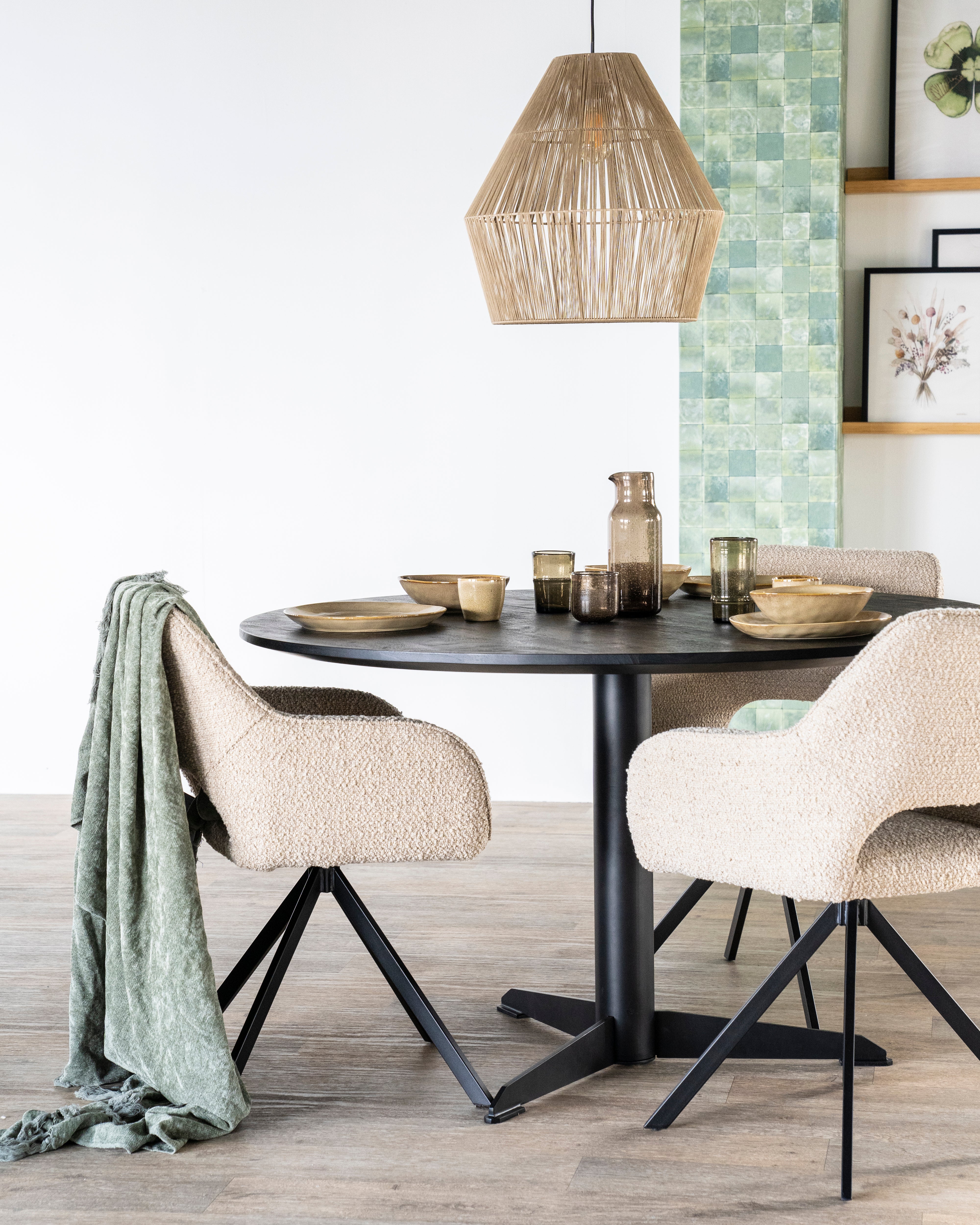 Stuhl FABIO sandfarben mit schwarzem Gestell