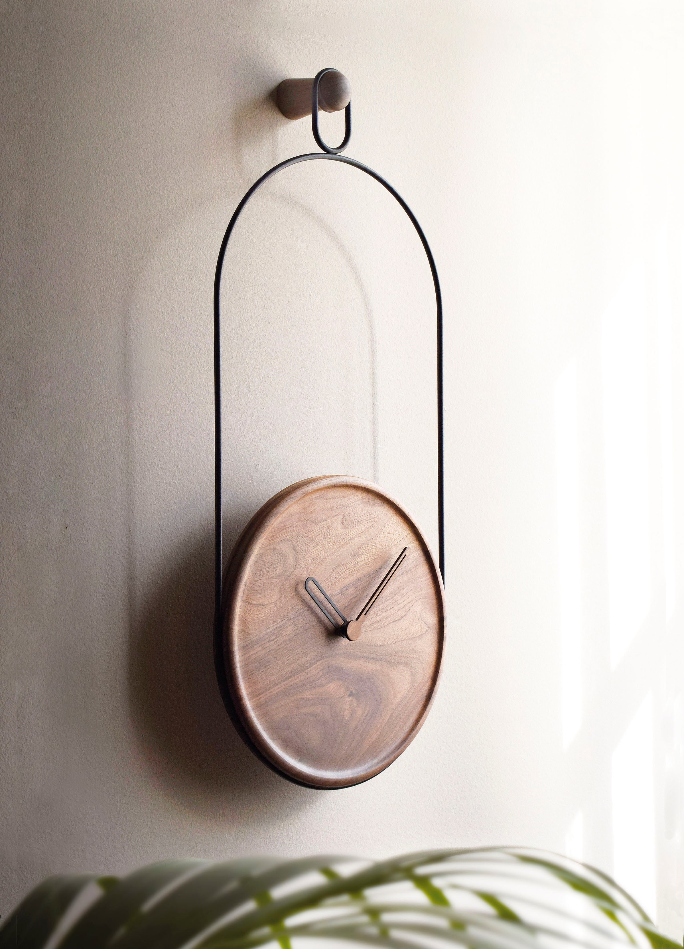 Wall Clock ESLABON Walnut Wood with Black
