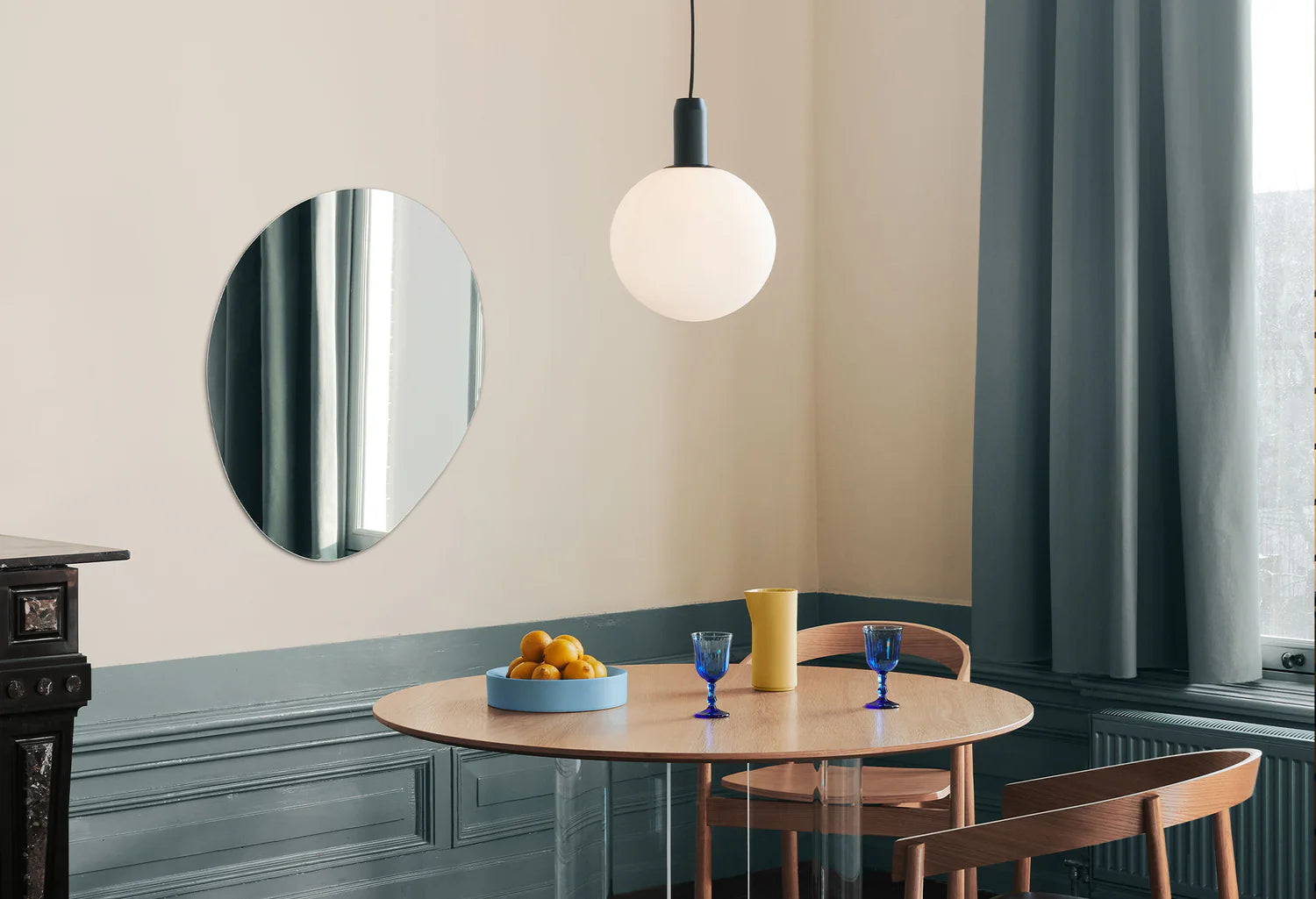 Pendelleuchte ORB weißes Glas mit Schwarz