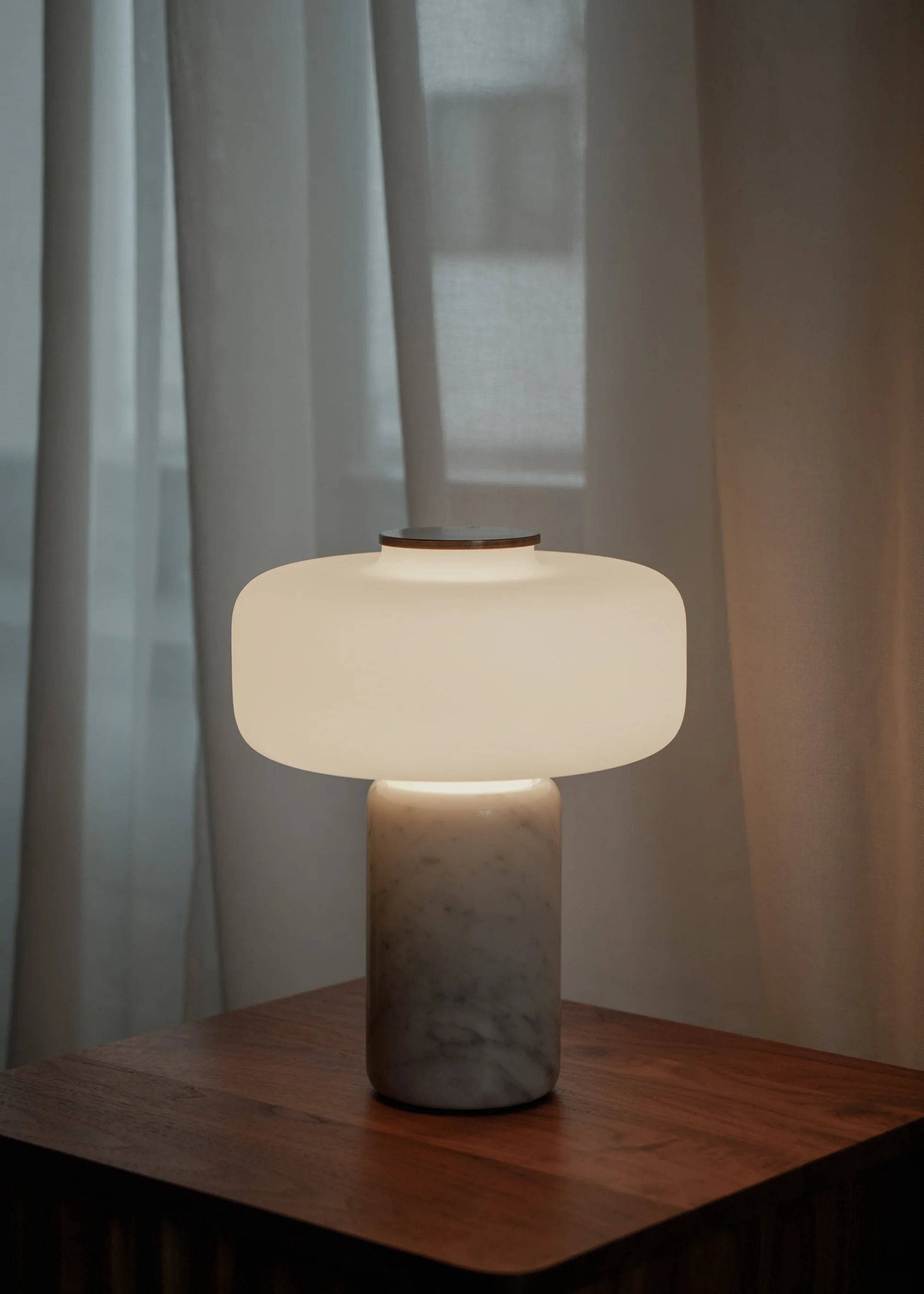 Tischlampe FONTE weißer Marmor