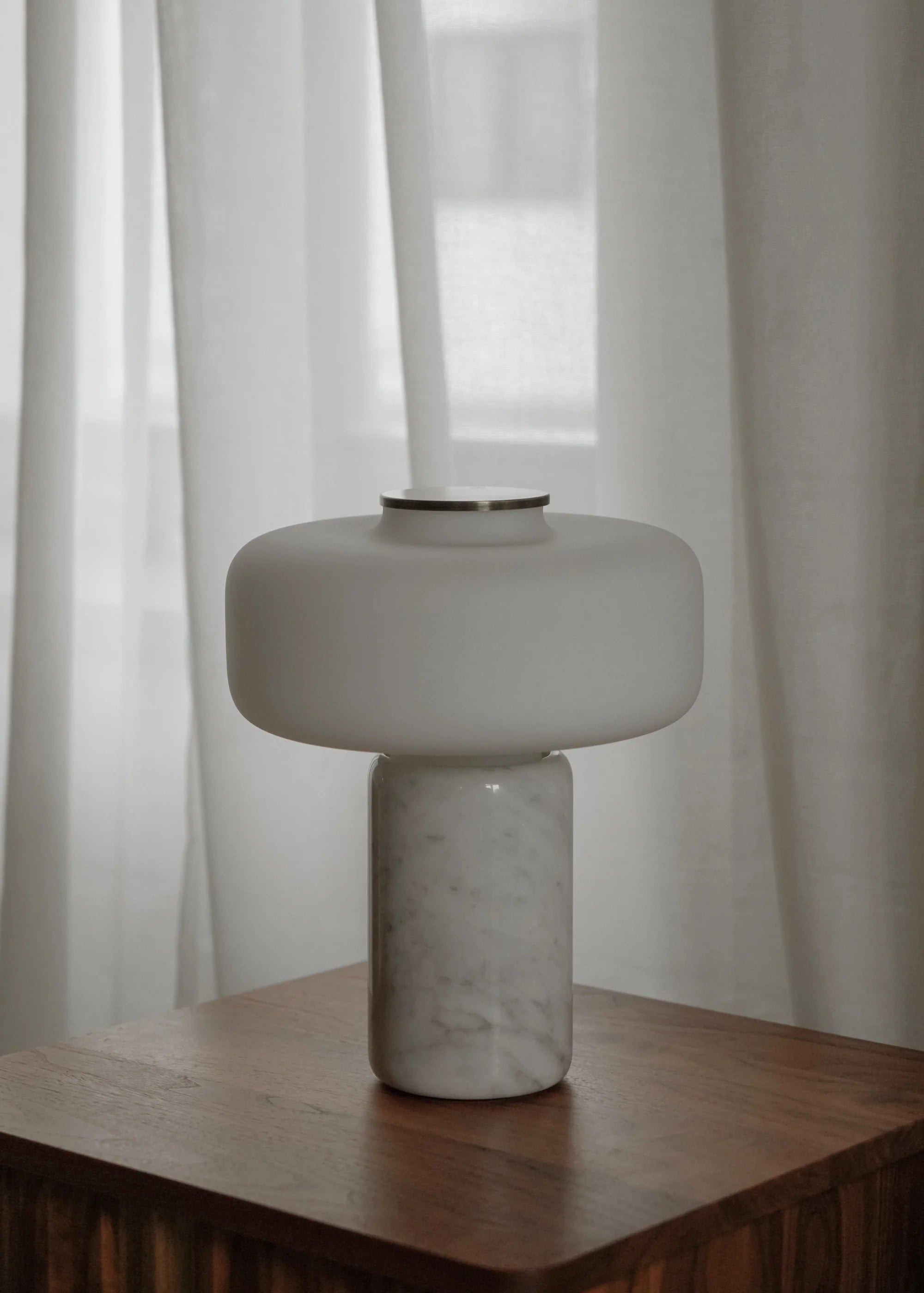 Tischlampe FONTE weißer Marmor