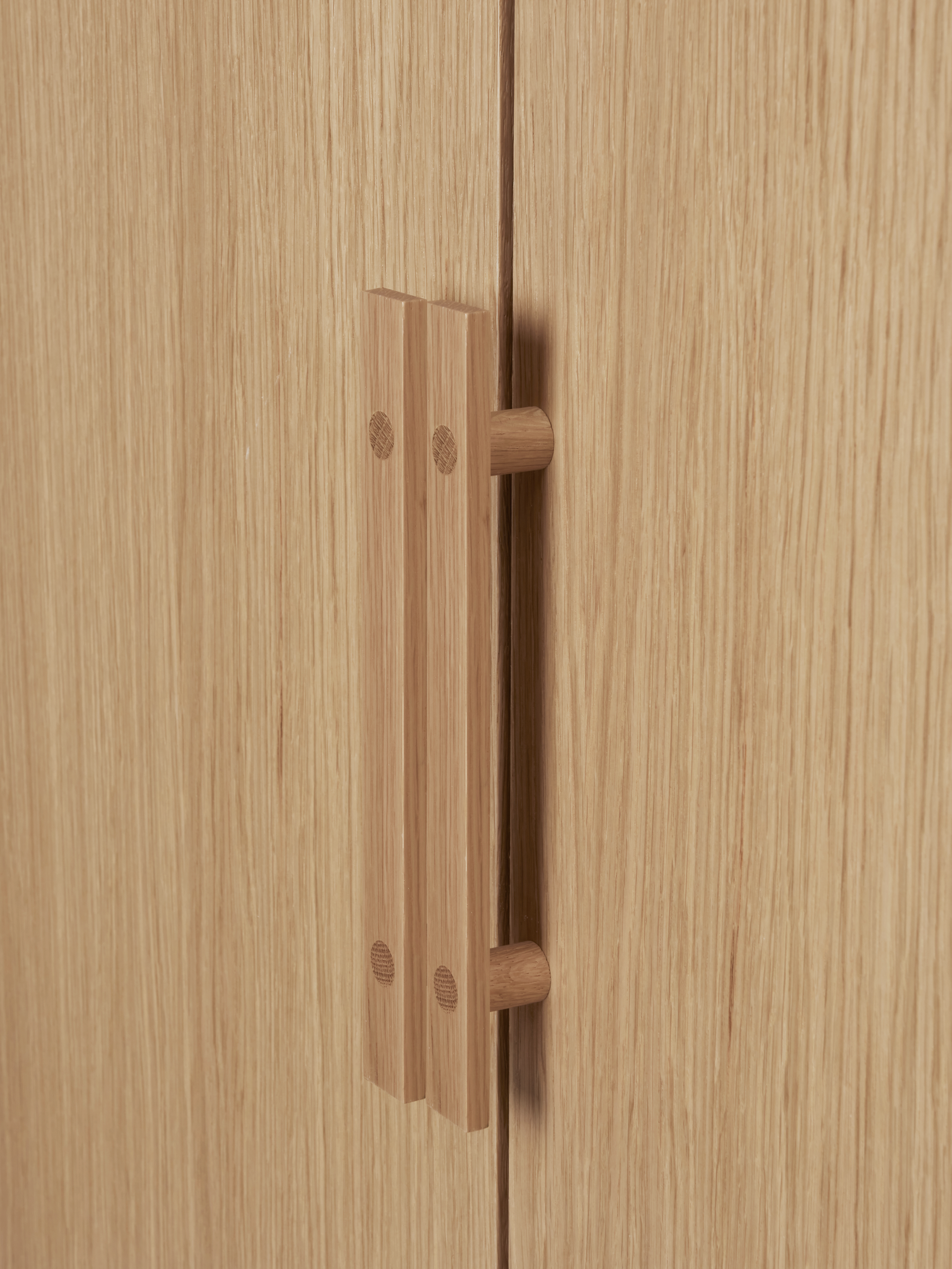 Schrank STILT Eichenfurnier