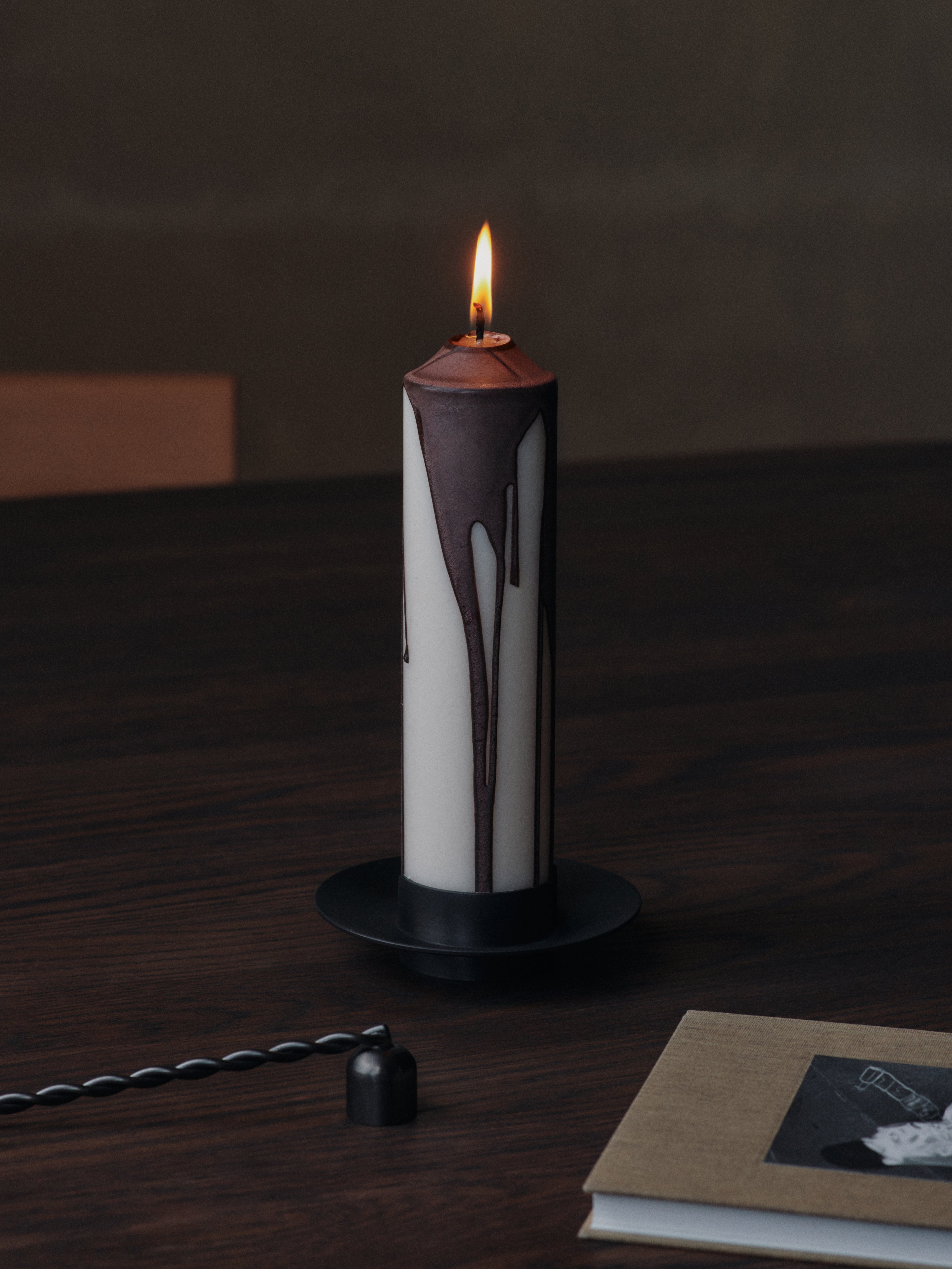 Duftkerze DRYP beige mit Braun