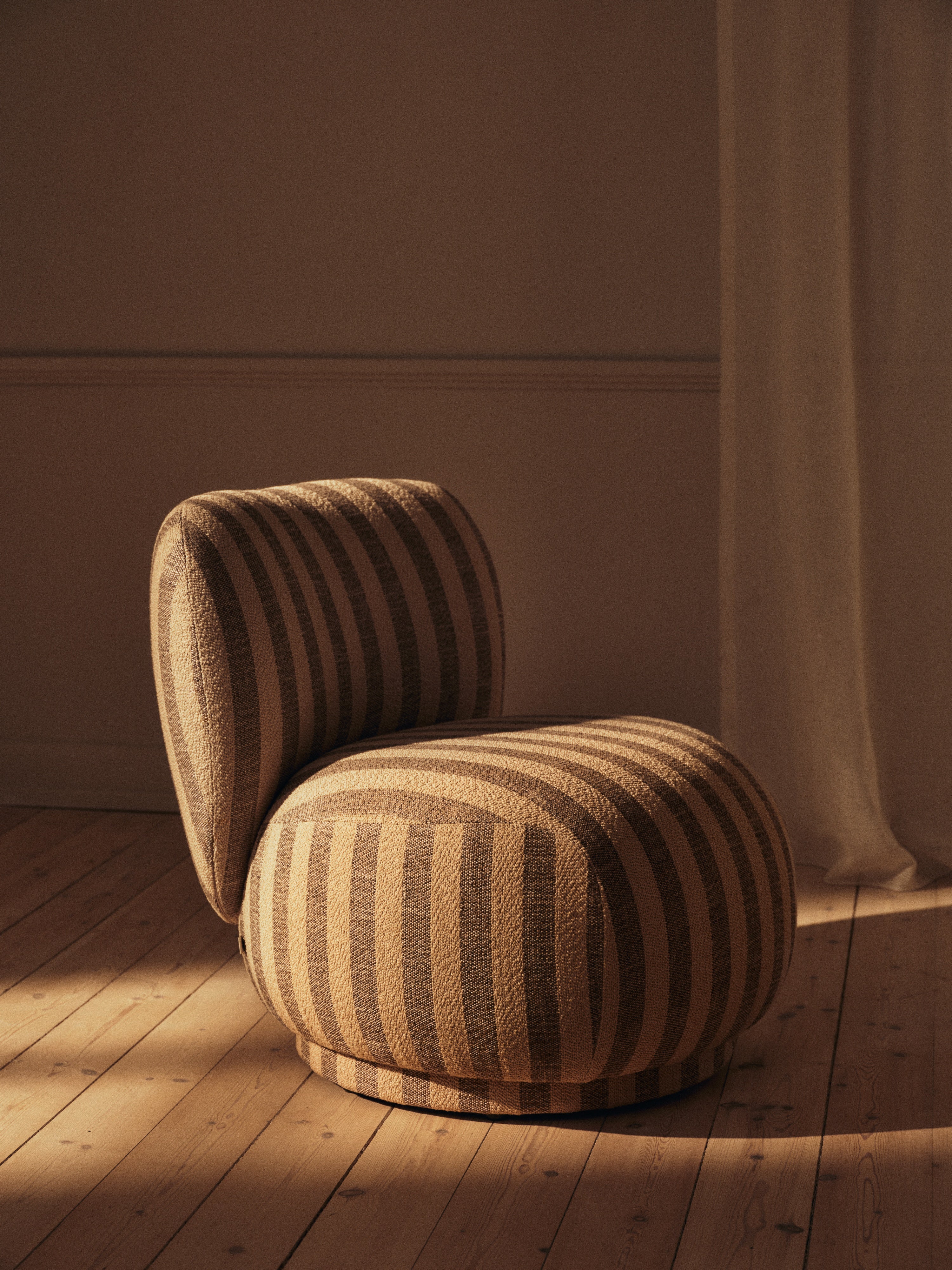 RICO PICCOLO LOUNGE Armchair Louisiana Sand with Broken White