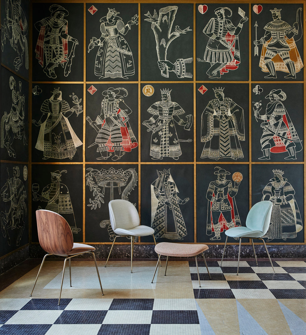 Puf BEETLE gepolstert mit schwarzem Fuß