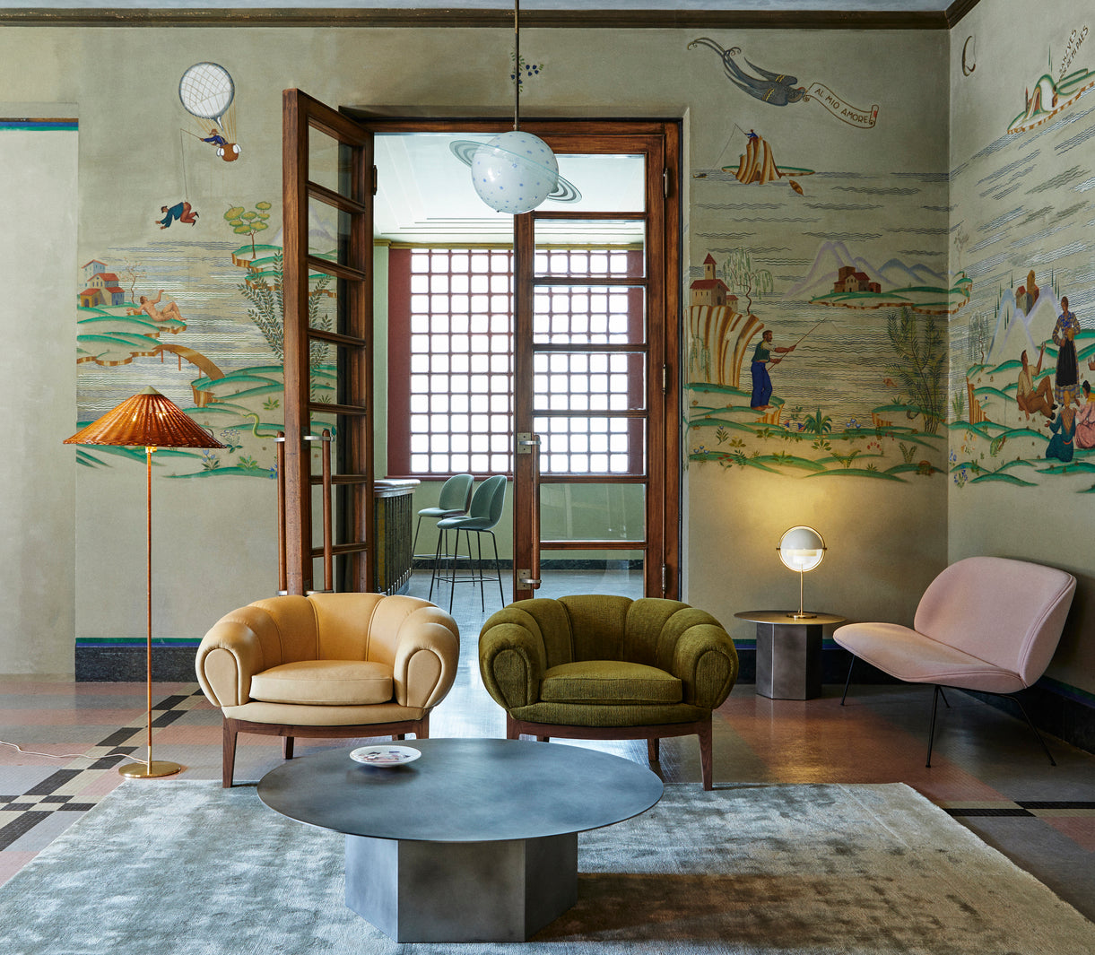 Polsterstuhl CROISSANT mit Nussbaumfuß