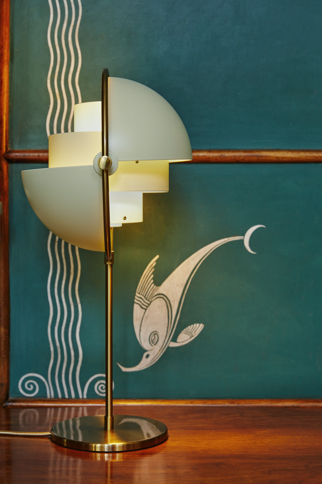 MULTI-LITE Tischleuchte Messingfuß mit weißem Schirm