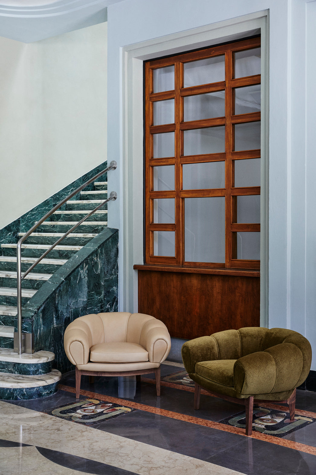 CROISSANT upholstered armchair with an oak base