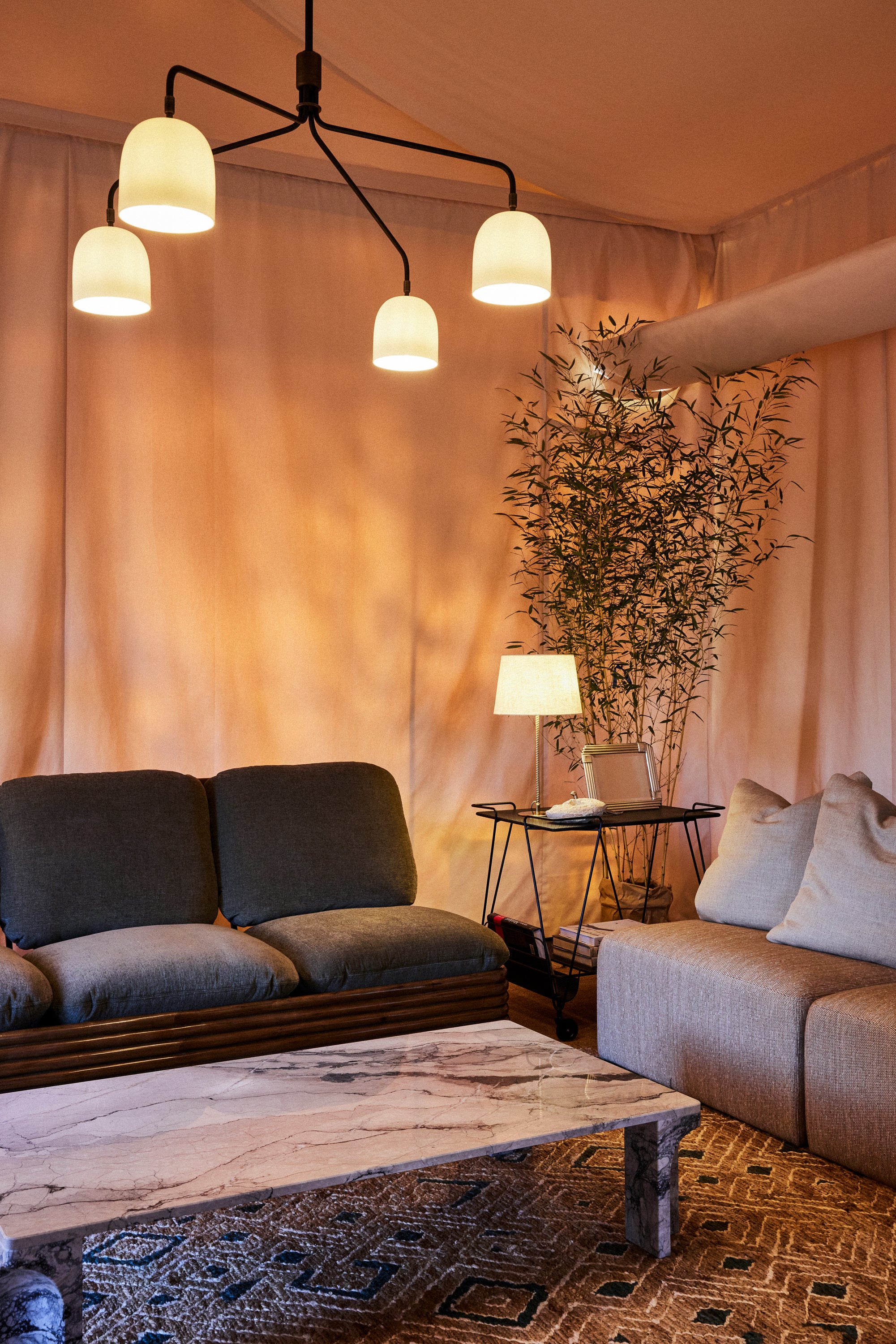 Weißer HOWARD Kronleuchter