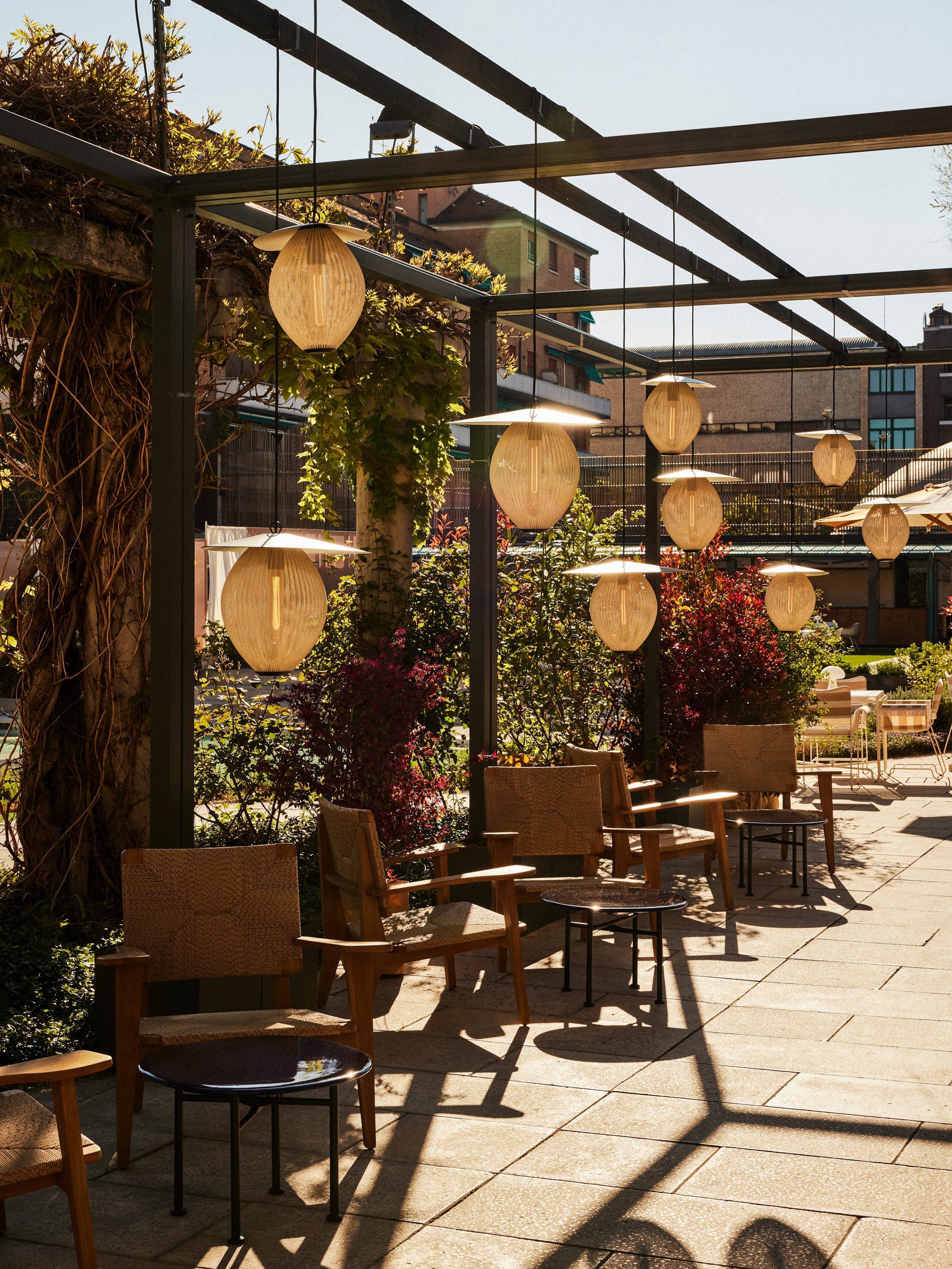 SATELLITE Außenpendelleuchte weiß