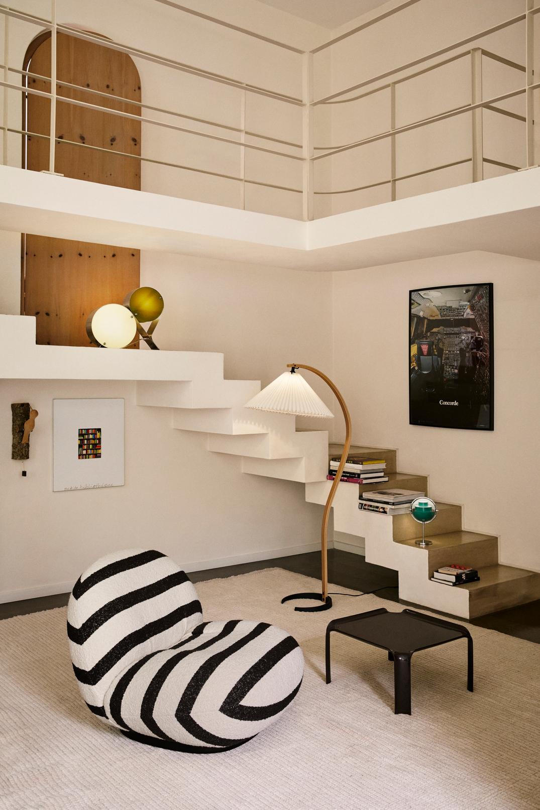 Sessel PACHA gepolstert mit goldenem Fuß