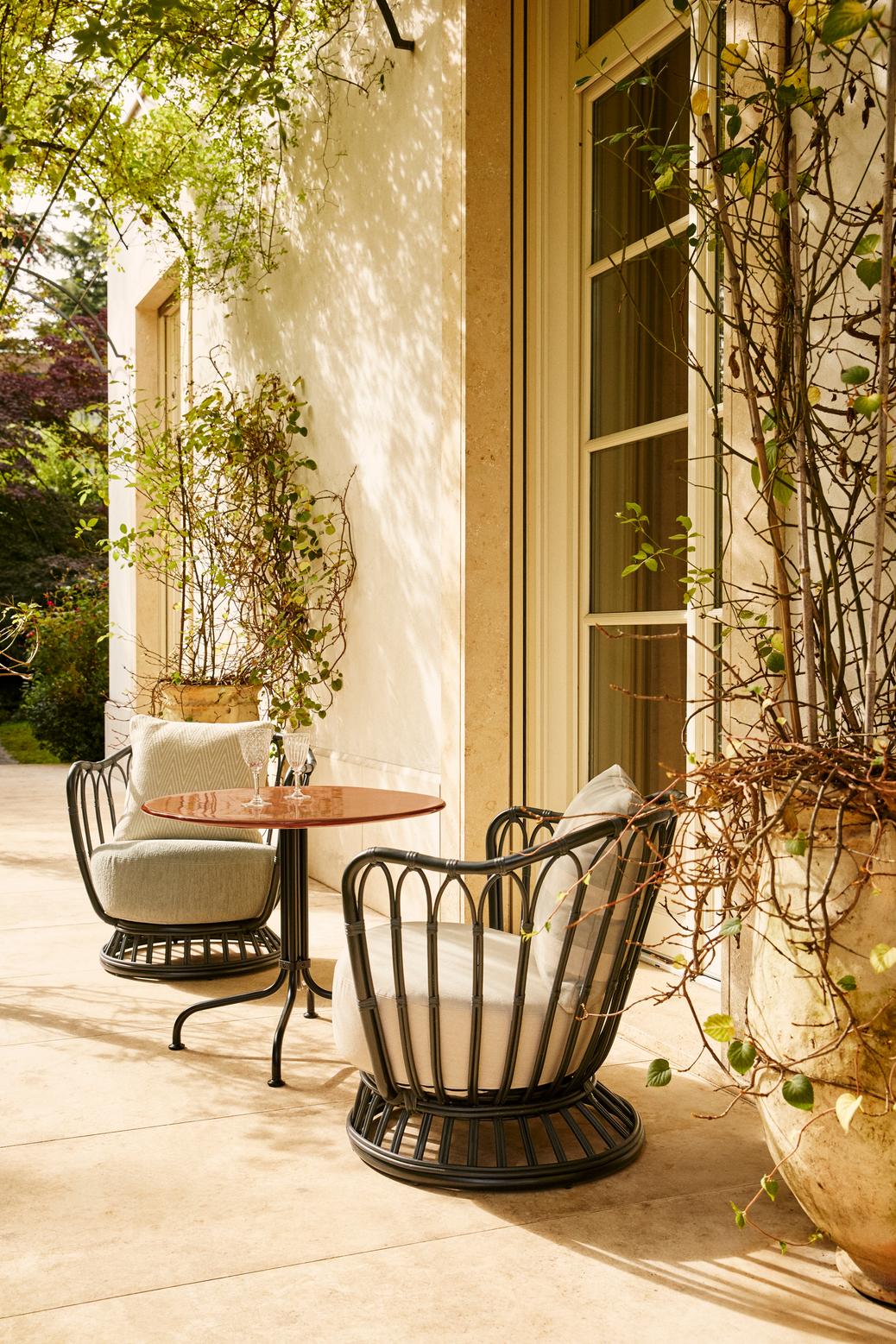 Gartentisch CARMEL bordeauxfarbene Keramik