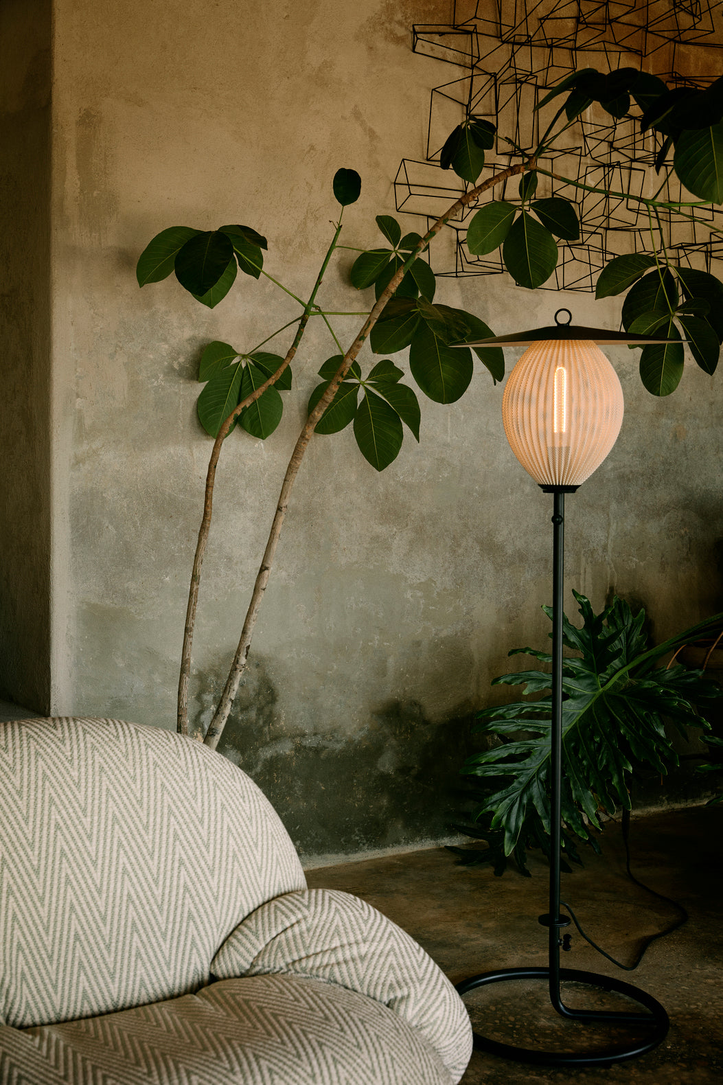 Außenstuhl PACHA gepolstert mit goldenem Fuß