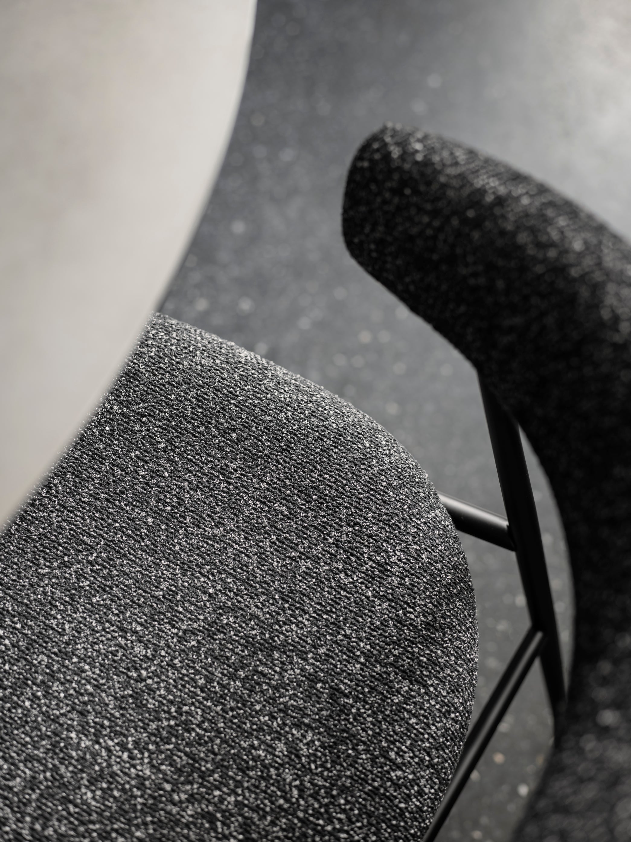 Polsterstuhl VIOLIN mit schwarzem Gestell