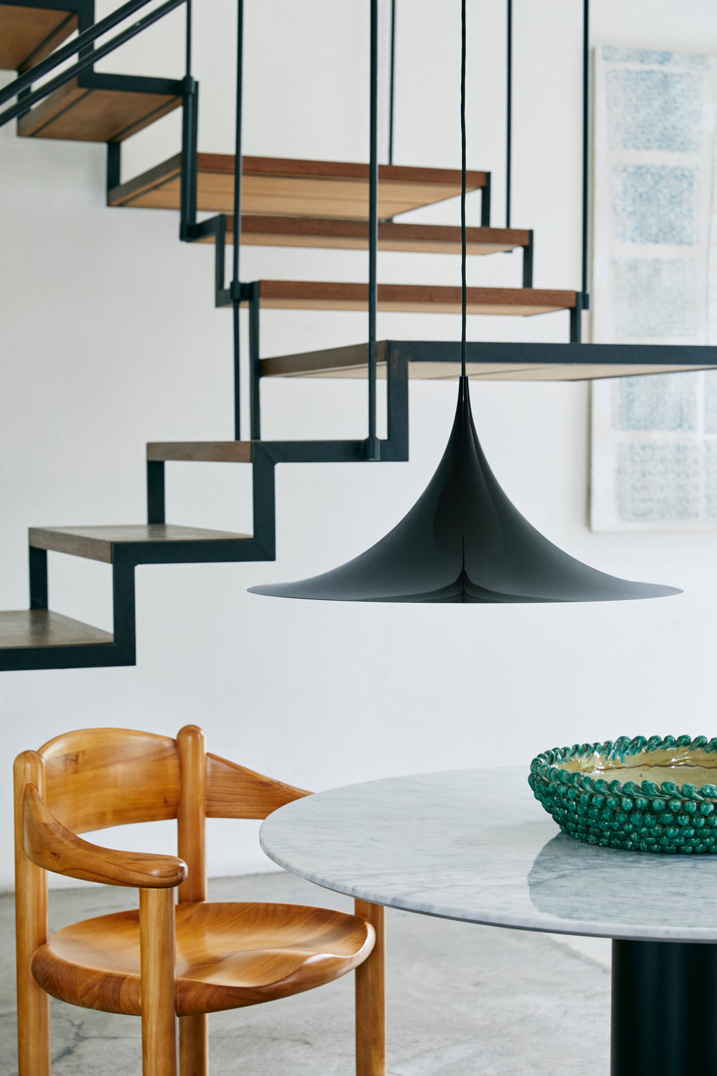 Round table 2.0 white marble with black base