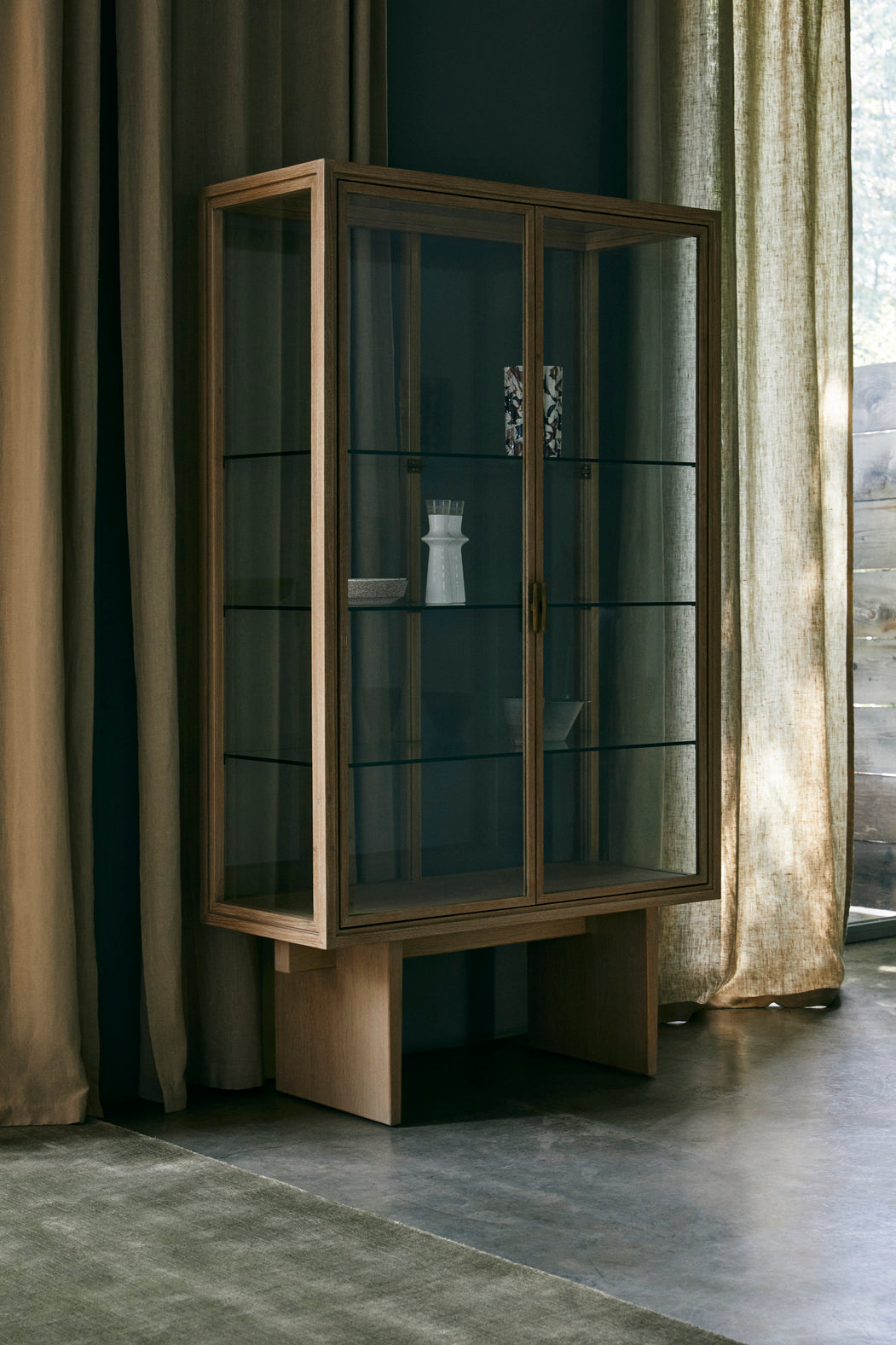 Glaskasten PRIVATE schwarze Eichenfurnier