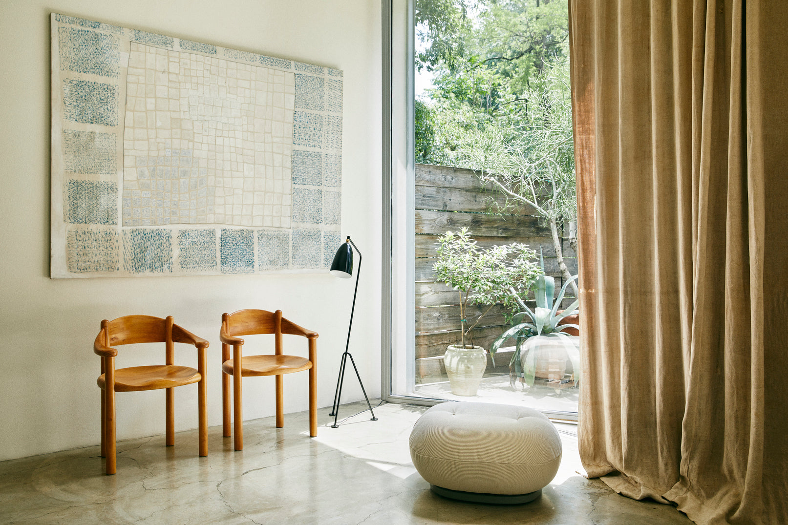 Außenpouf PACHA gepolstert mit goldenem Fuß