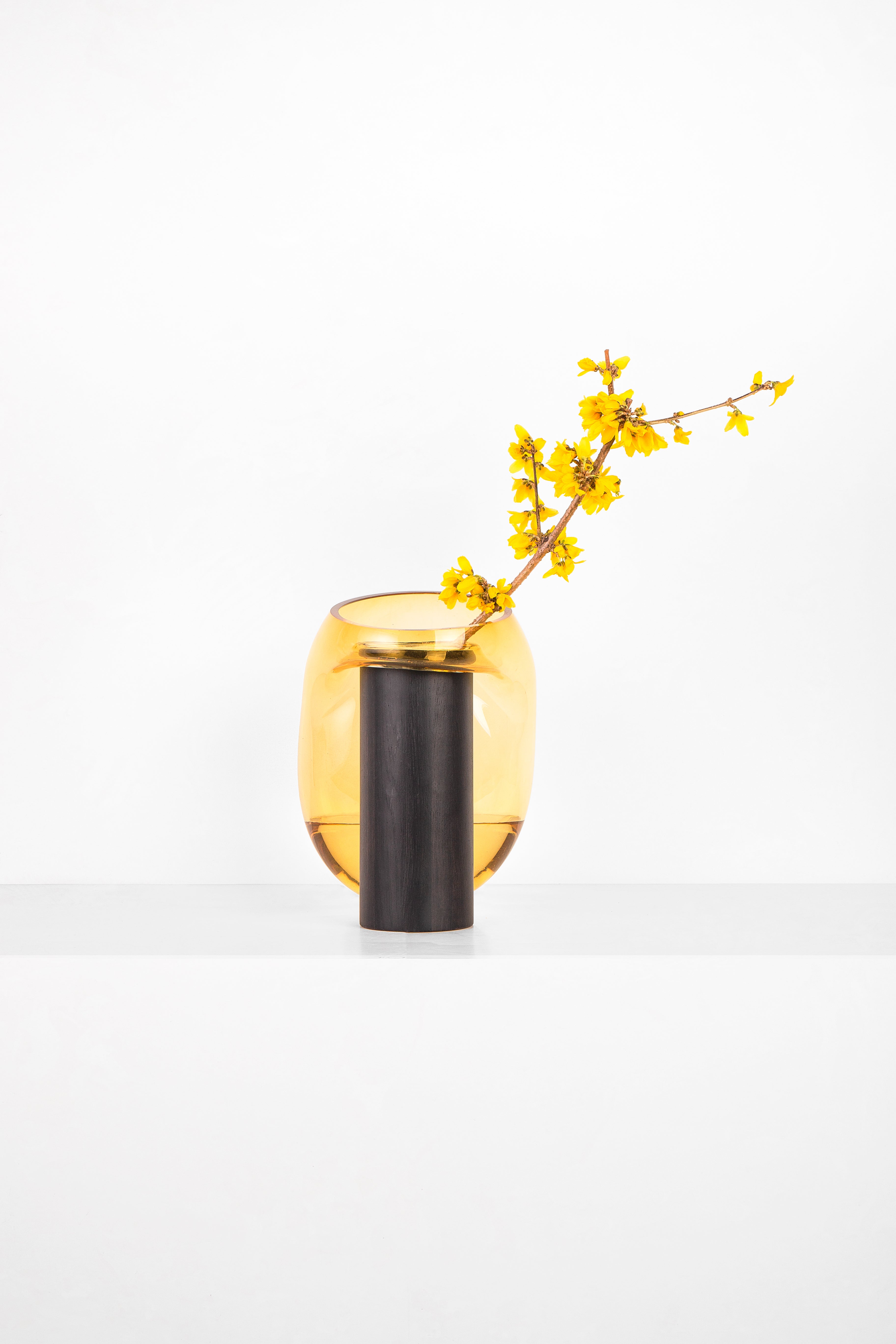 Vase GUTTA BOON bernsteinfarben mit Schwarz