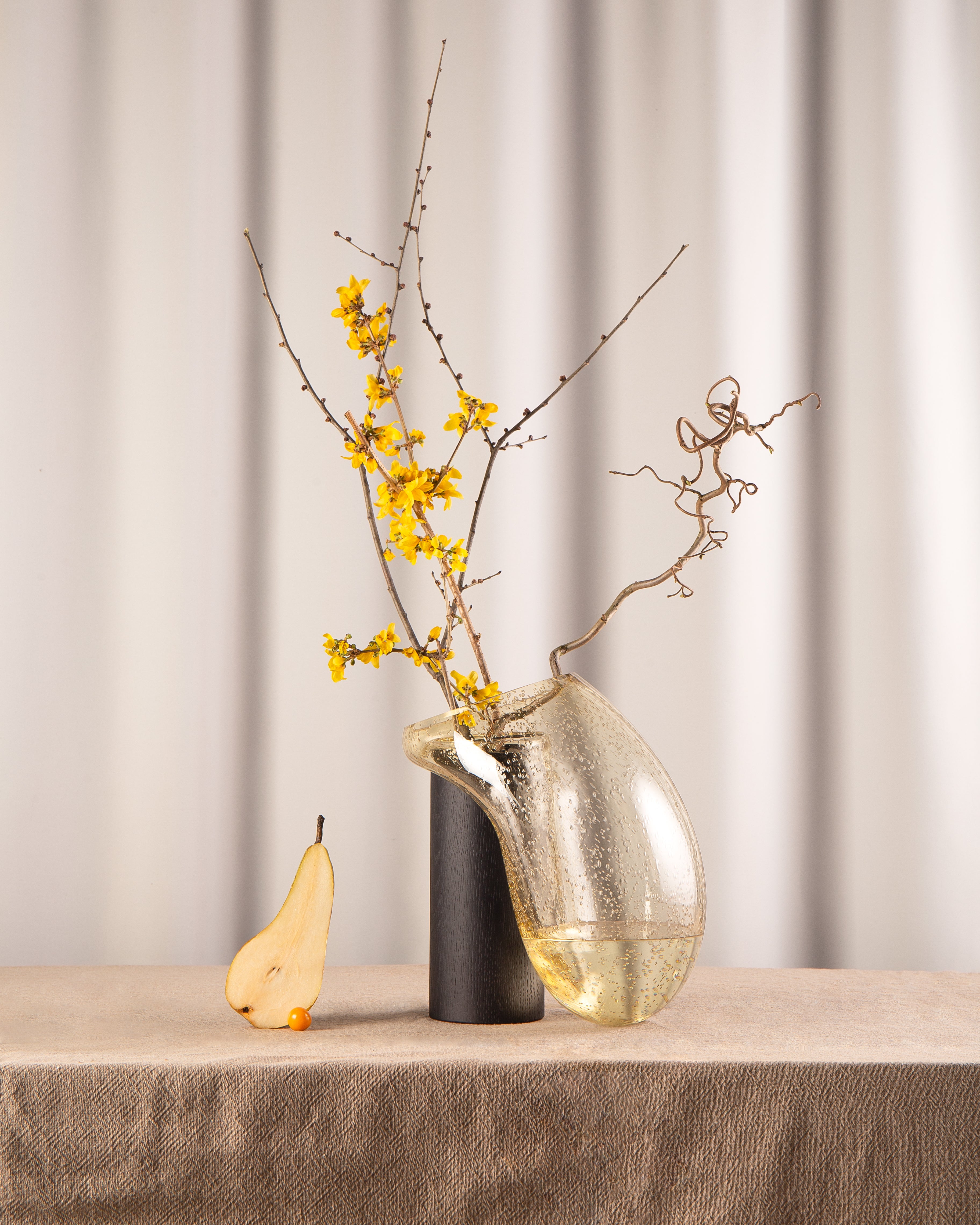 Vase GUTTA BOON bernsteinfarben mit Schwarz