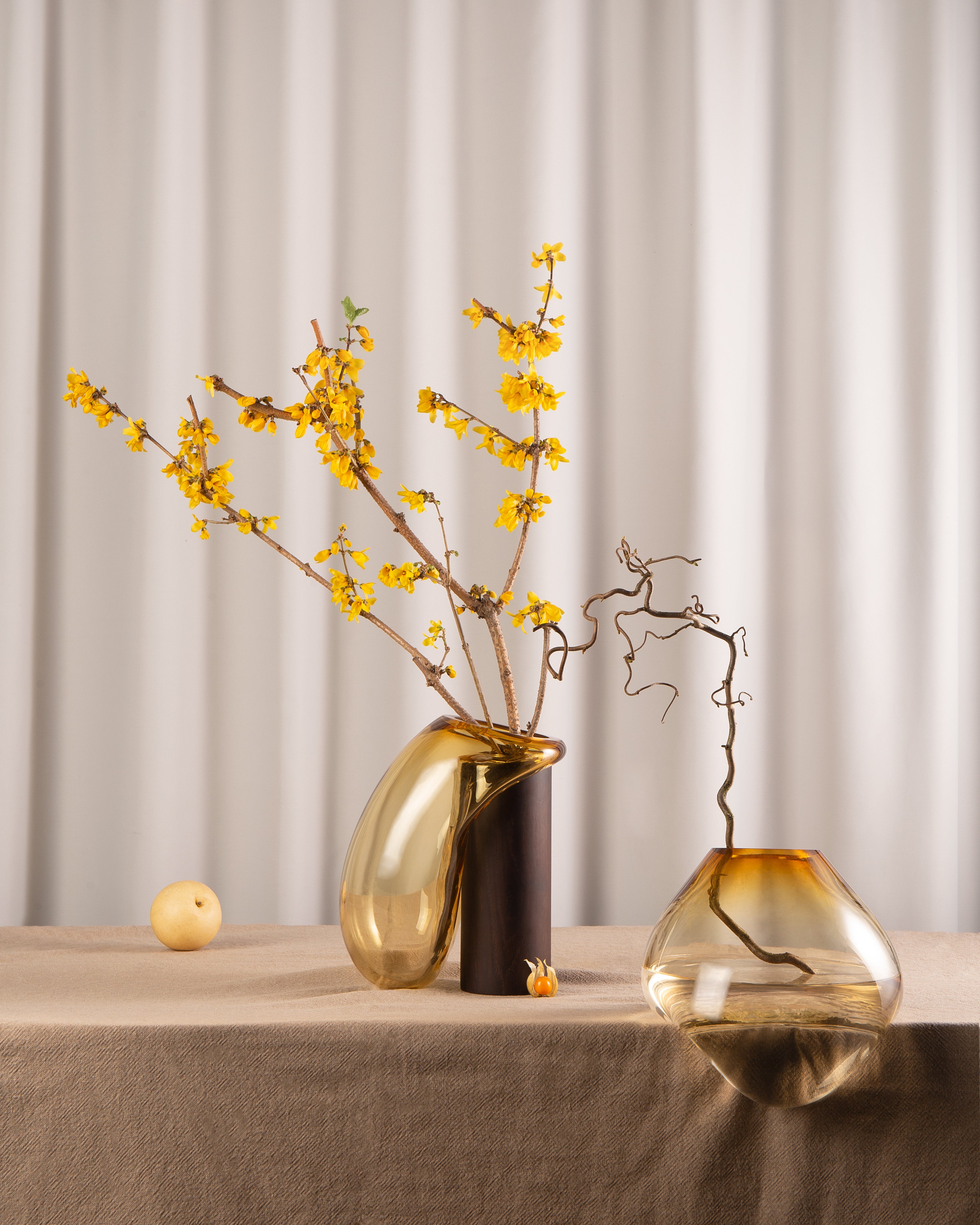 Vase GUTTA BOON bernsteinfarben mit Schwarz