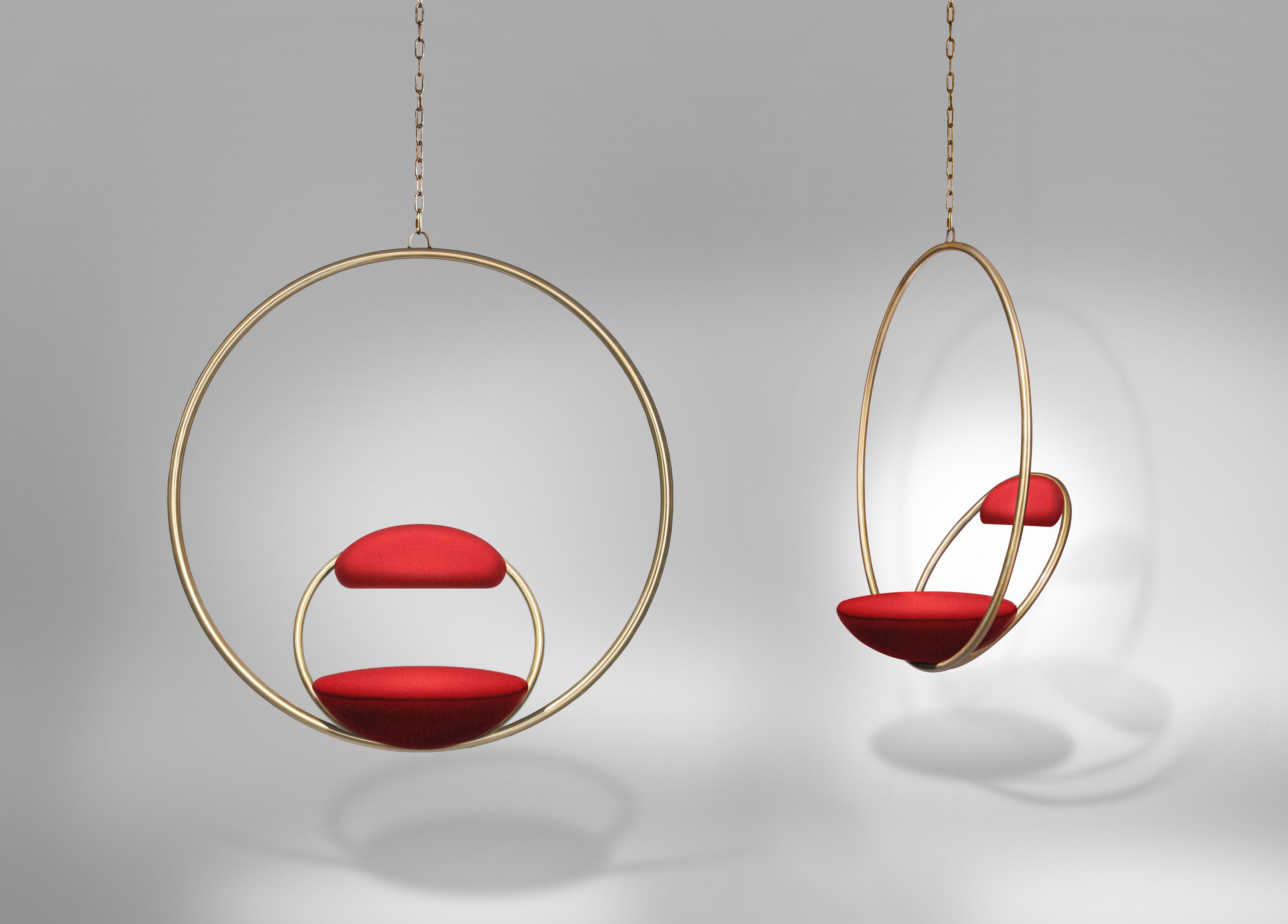 Hängesessel HANGING HOOP in Rot mit messingfarbener Veredelung