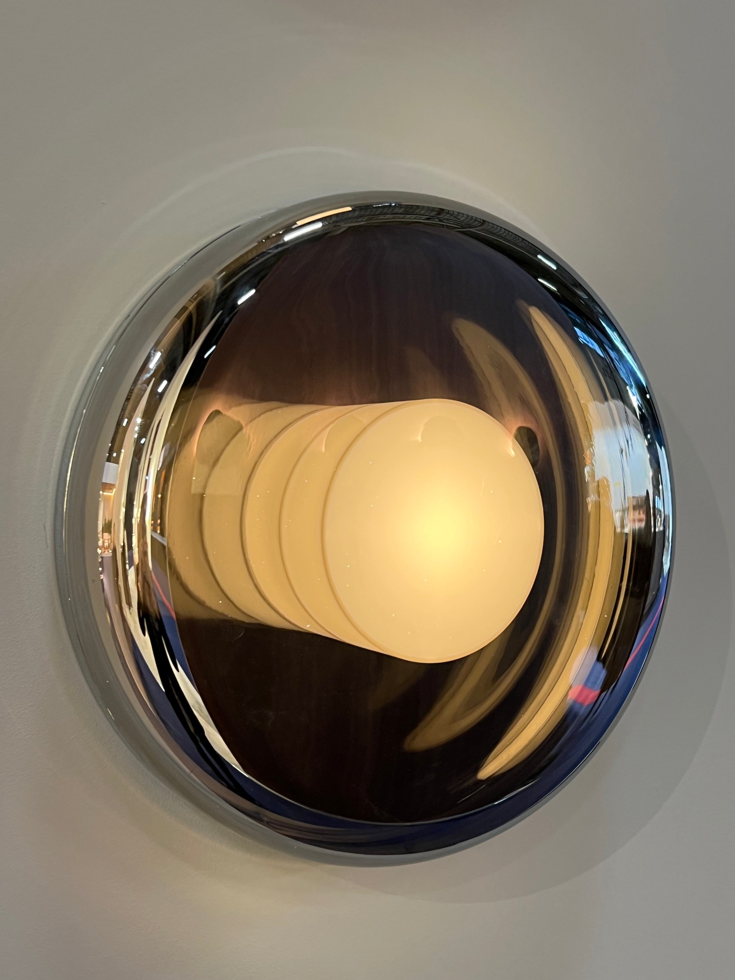 ENDLESS wall lamp coated glass