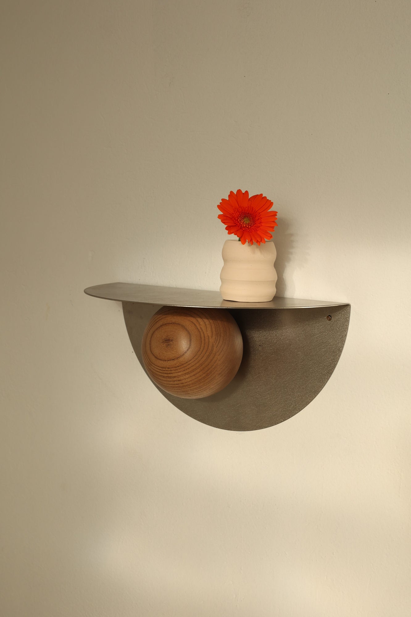 Wandregal POP aus Stahl und Holz