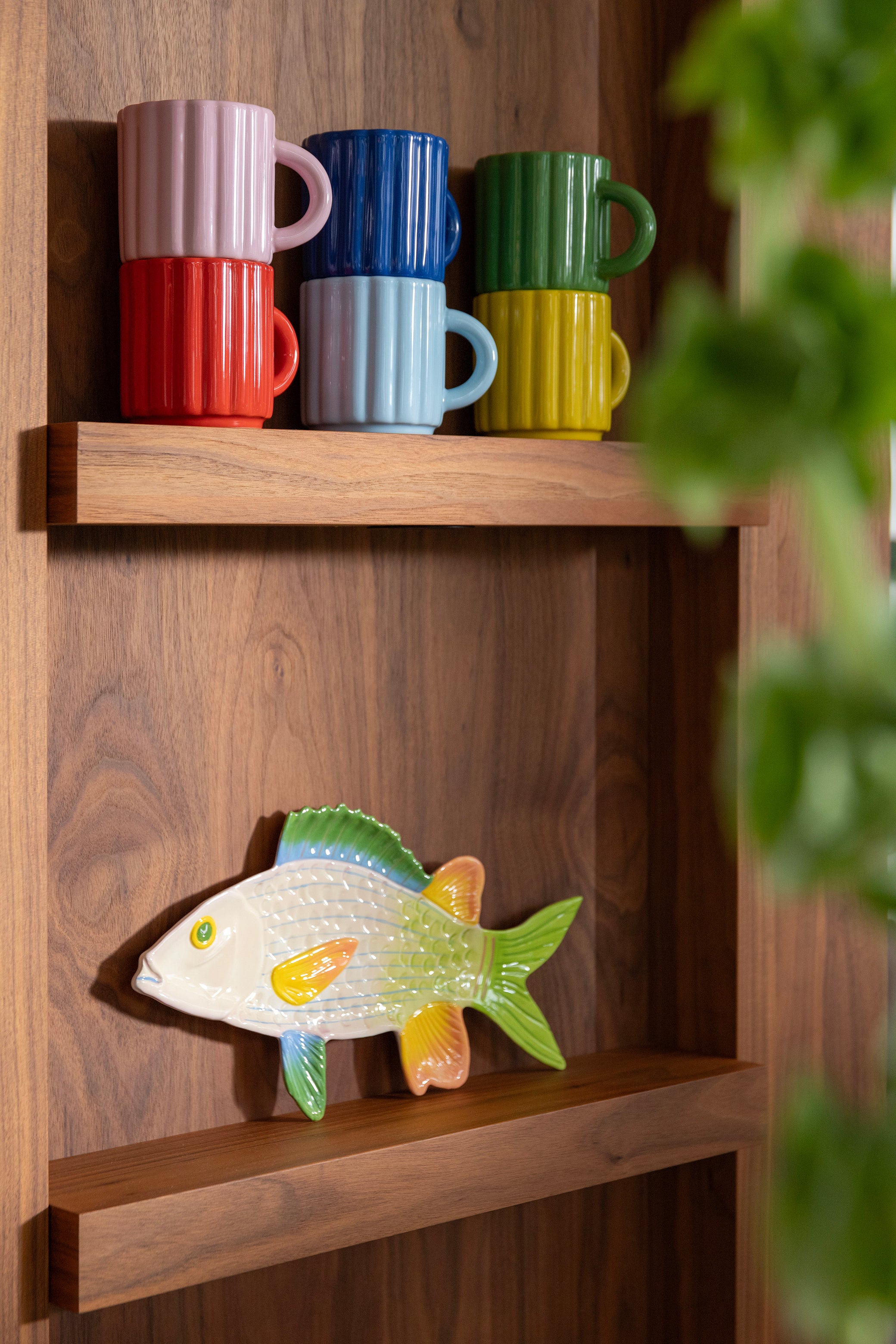 Green FISH TRIGGER Plate with Yellow and Blue