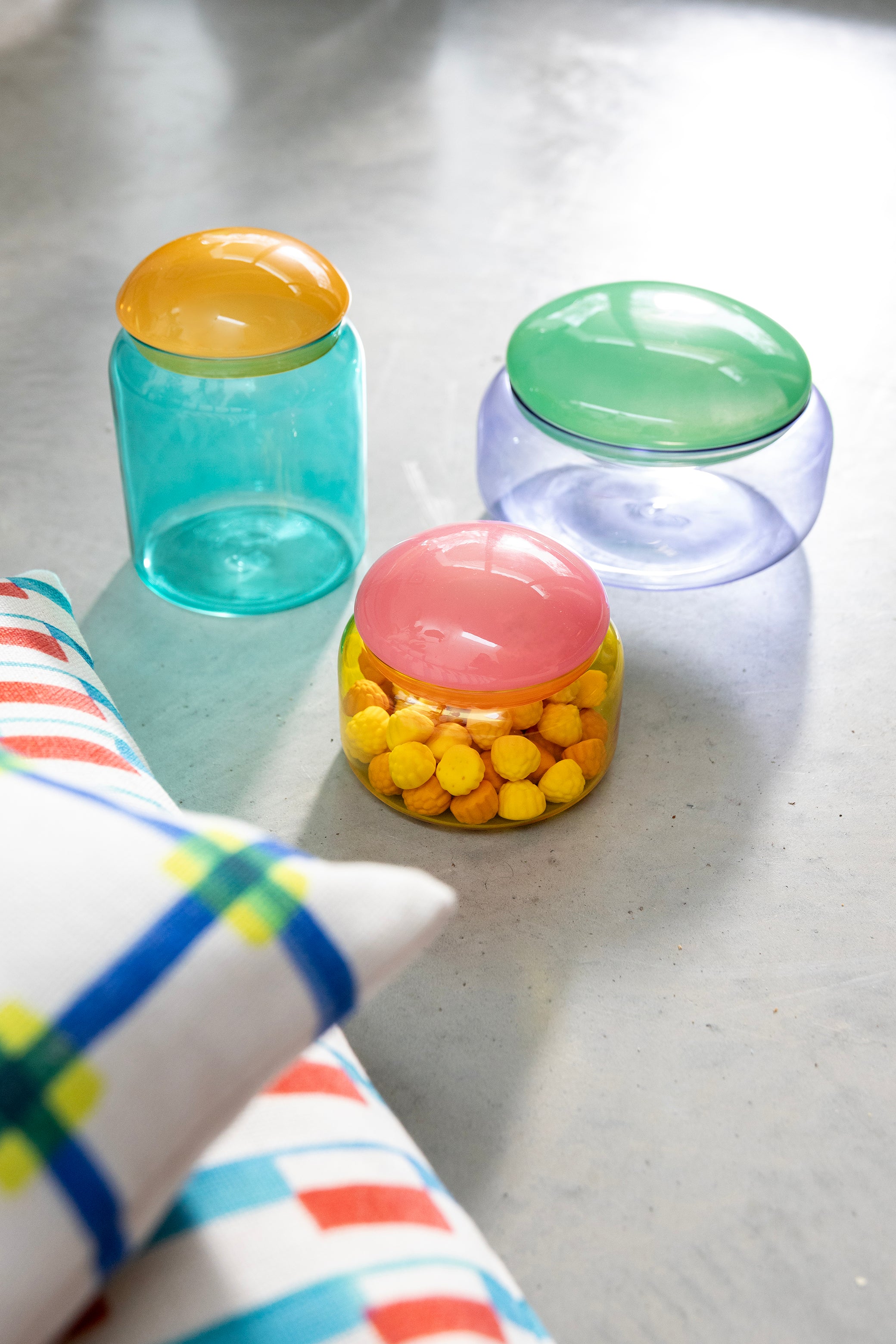 Glass container PUFFY purple with green lid