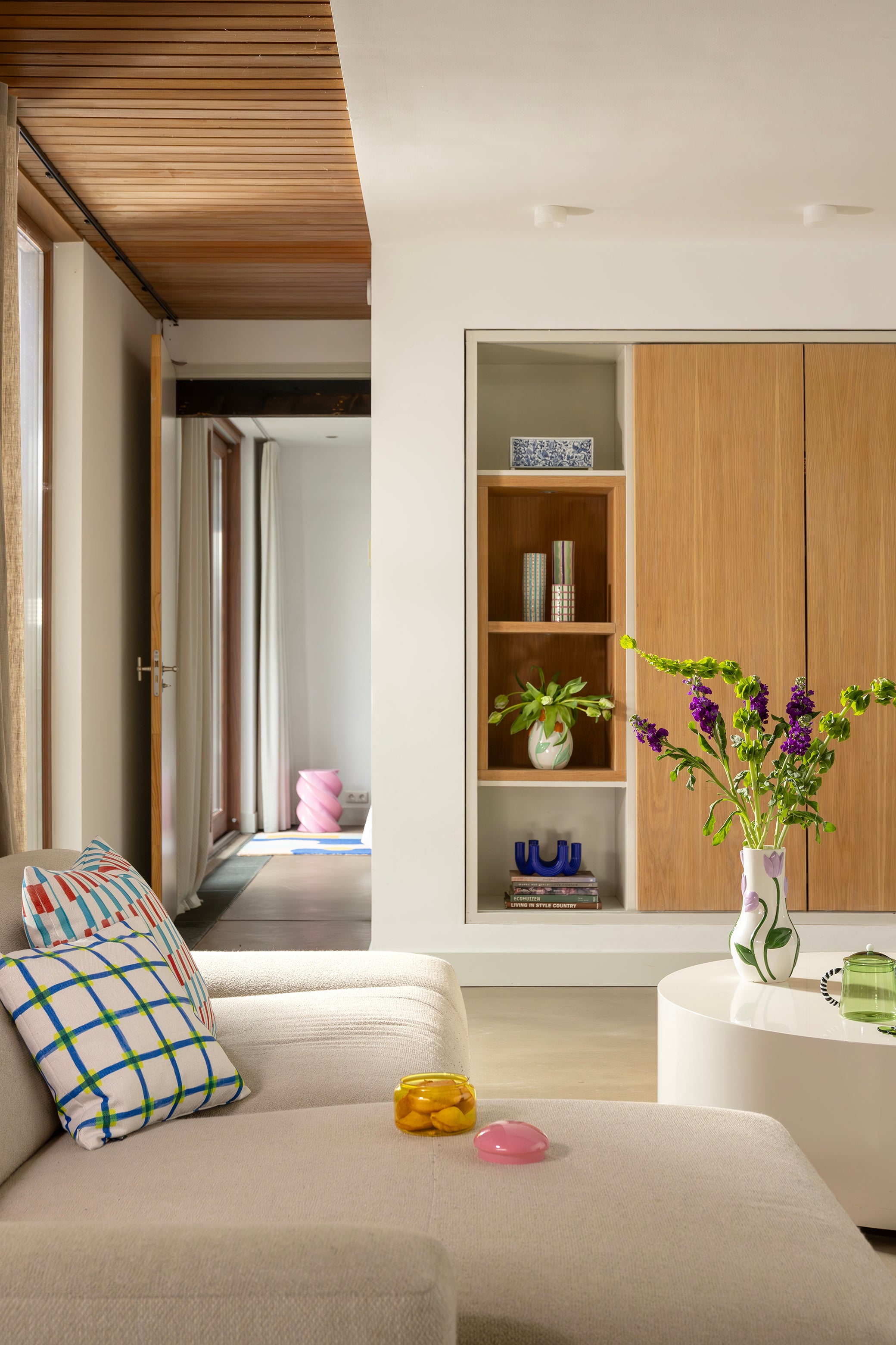 Vase CLASH WIGGLE weiß mit grün und lila