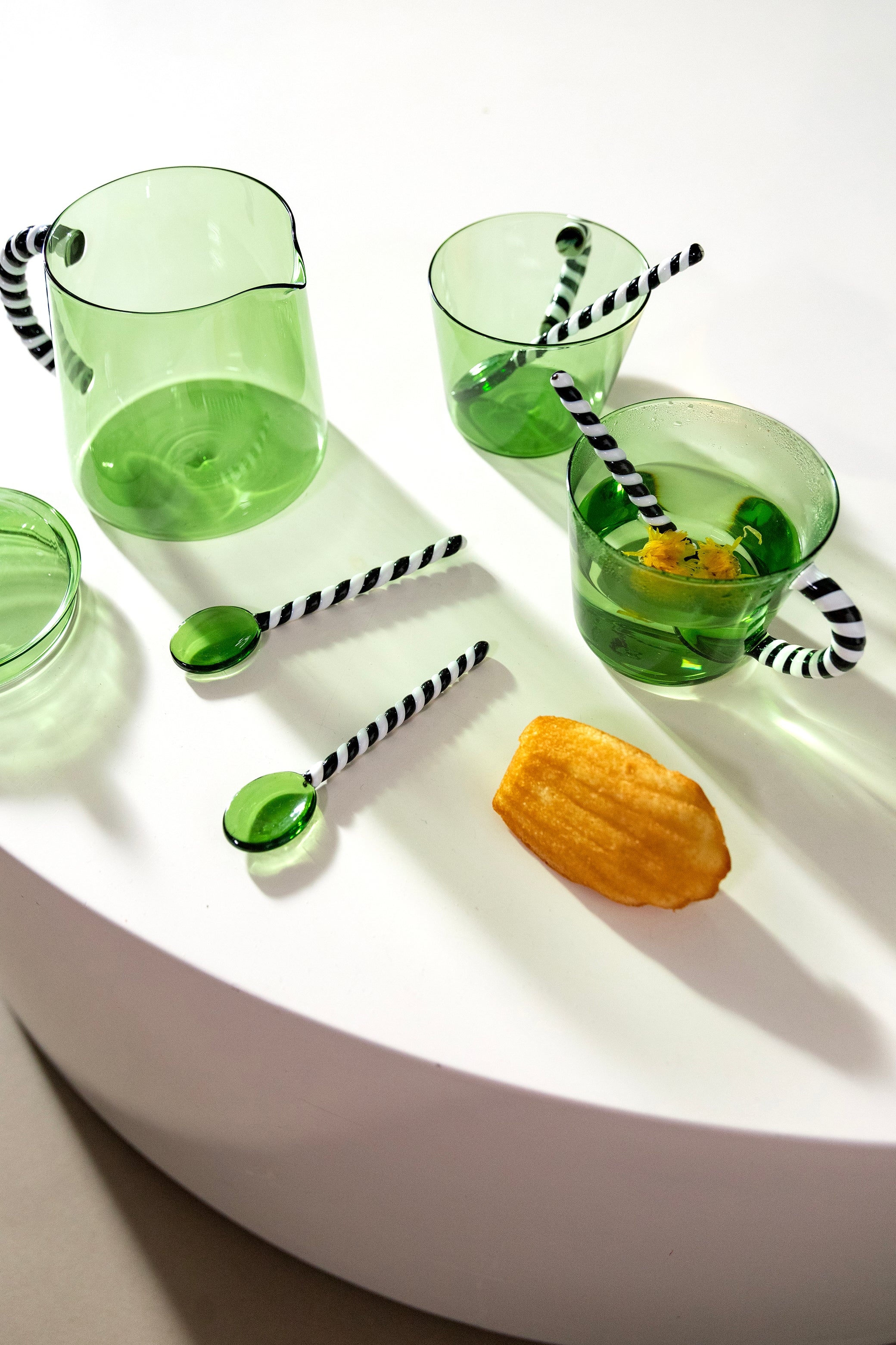 Glas-Set DUET grün mit schwarz-weißem Griff