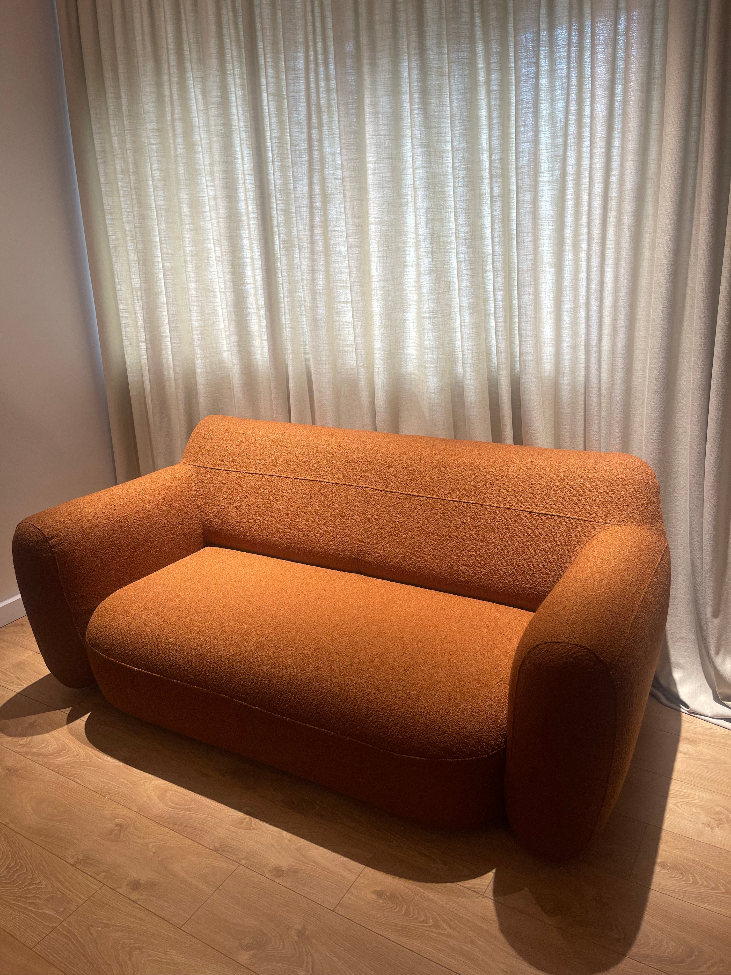 Sofa 2-osobowa MOMENTS dyniowy – Veer