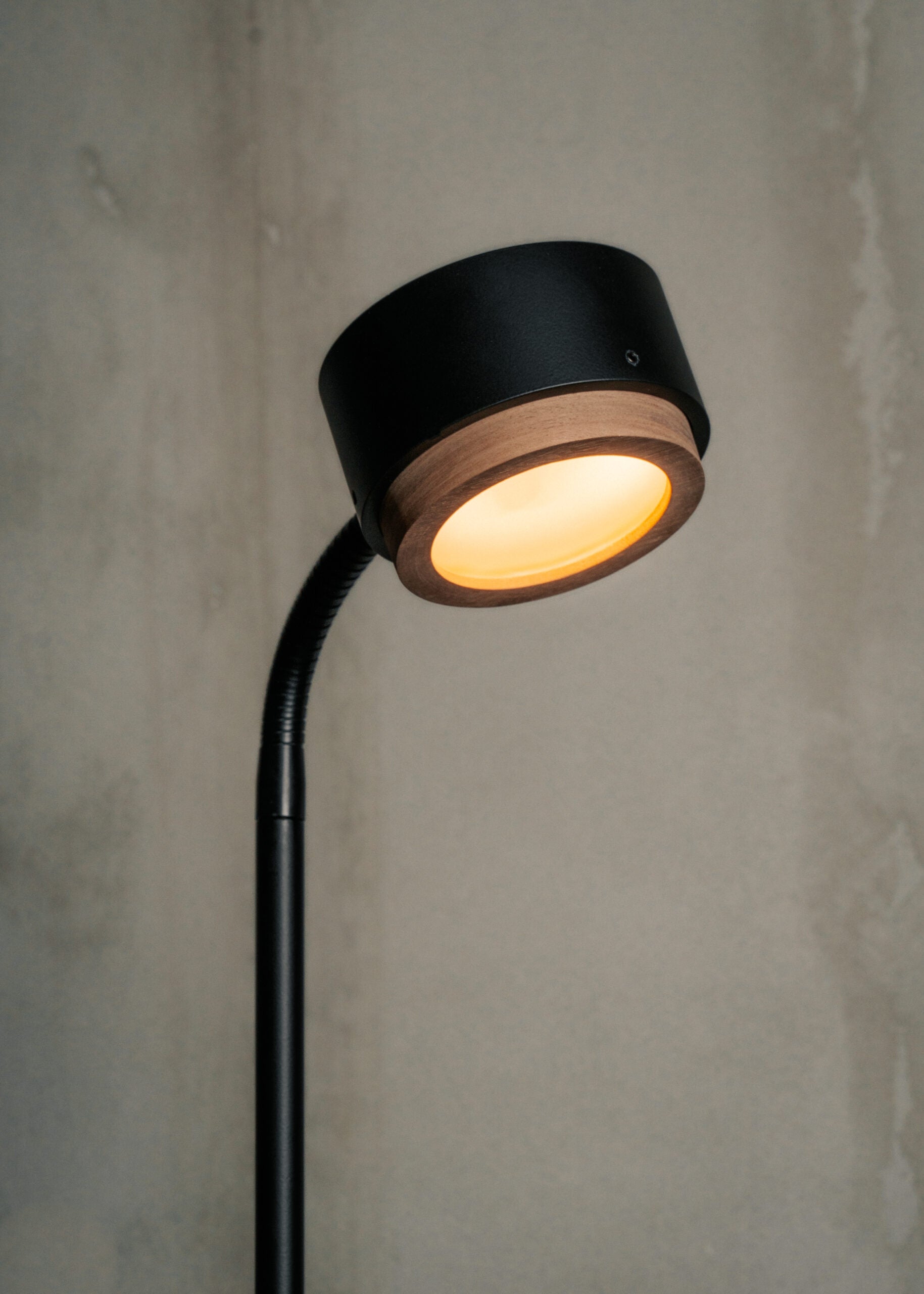 JUBI table lamp black with walnut wood