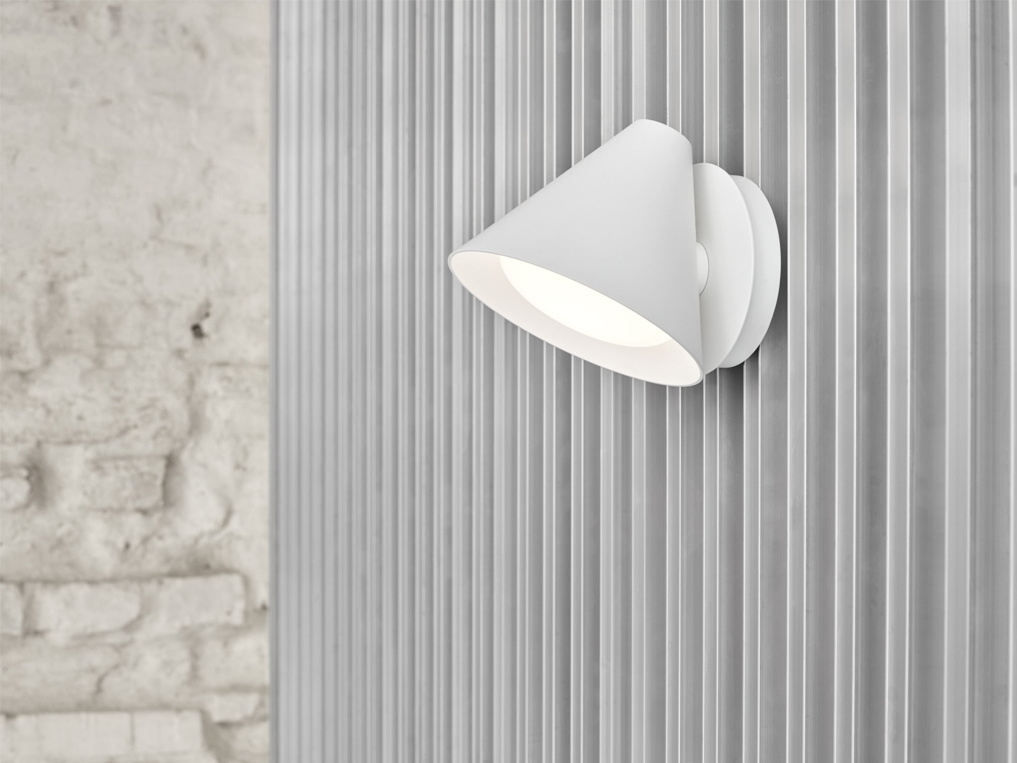 KEGLEN wall lamp white