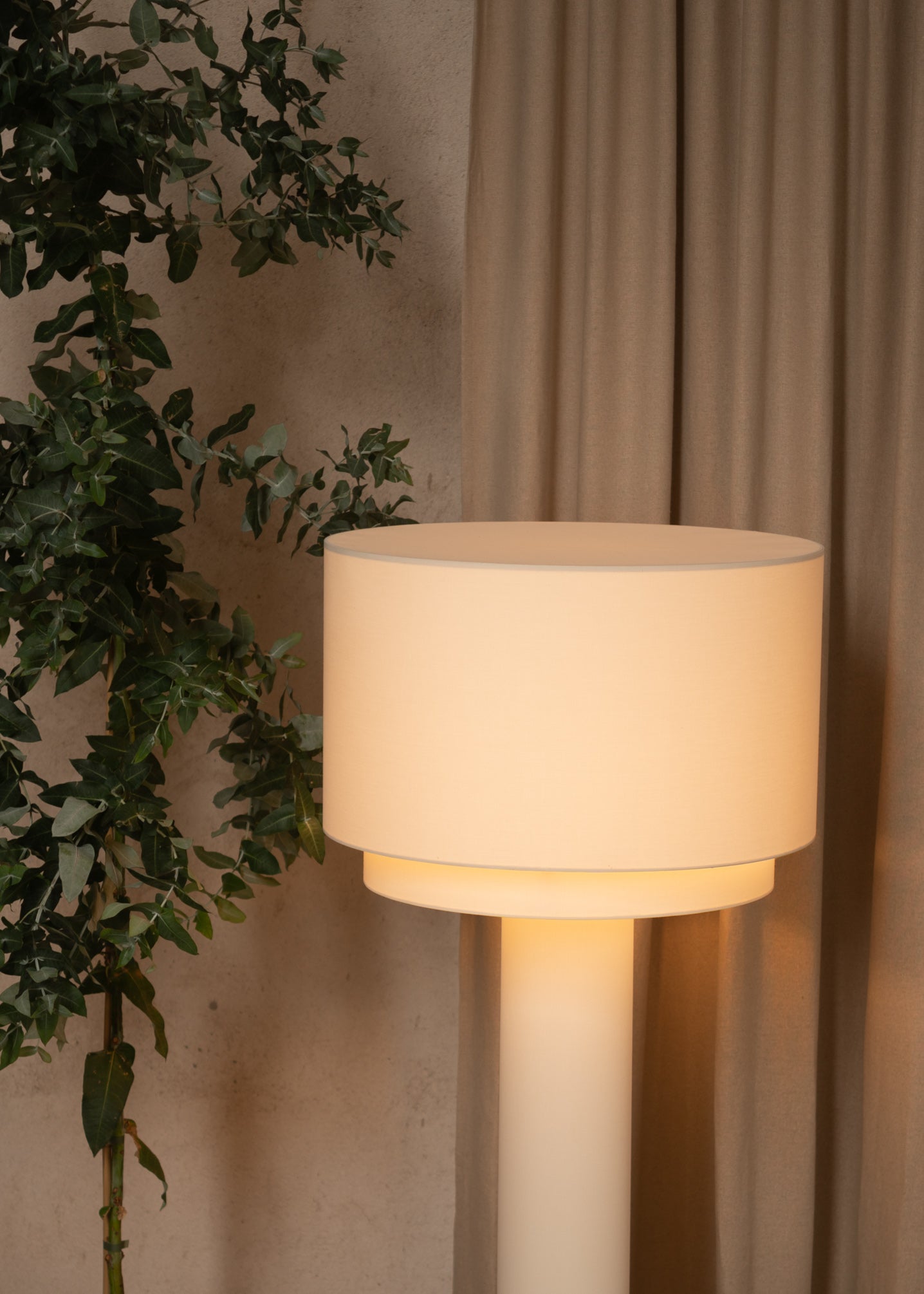 Stehlampe KOLUMNO weißer Alabaster