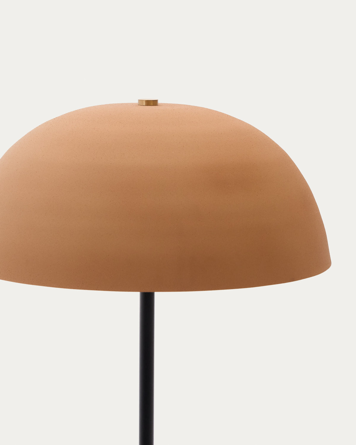 Lampa podłogowa NIBLA czarny metal z terakotowym abażurem – ujęcie 3
