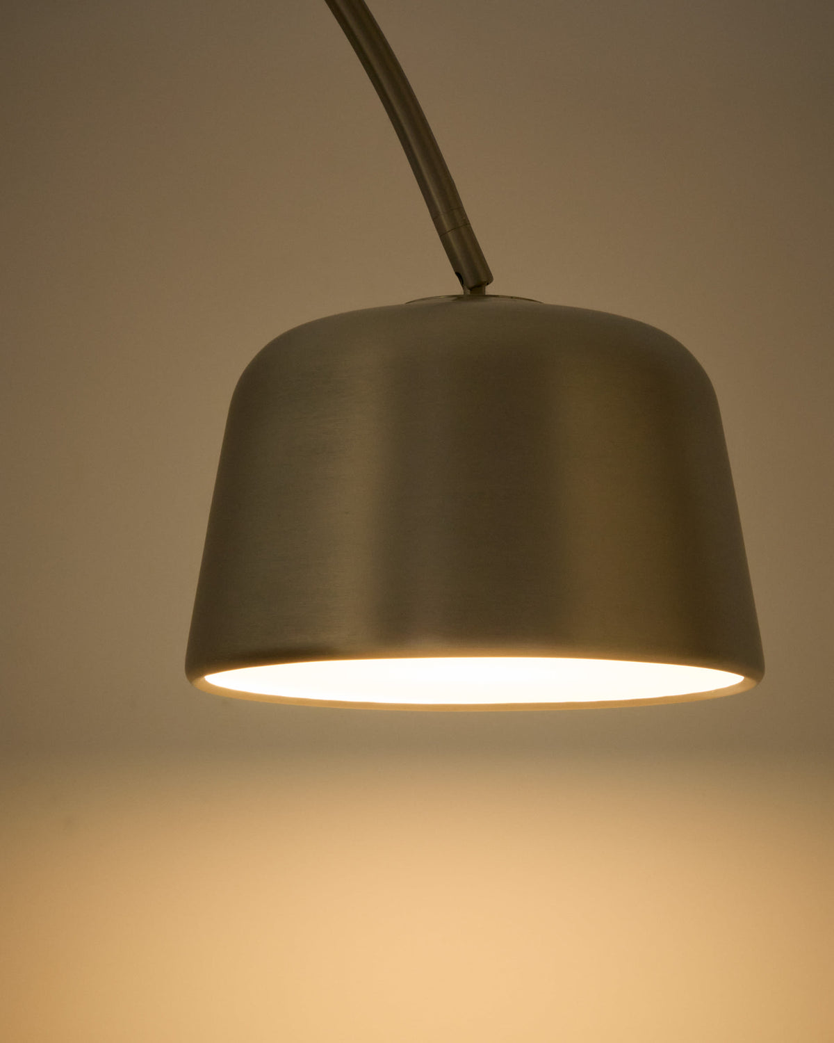 Lampa podłogowa ARNOLIA szczotkowana stal i biały marmur – ujęcie 3