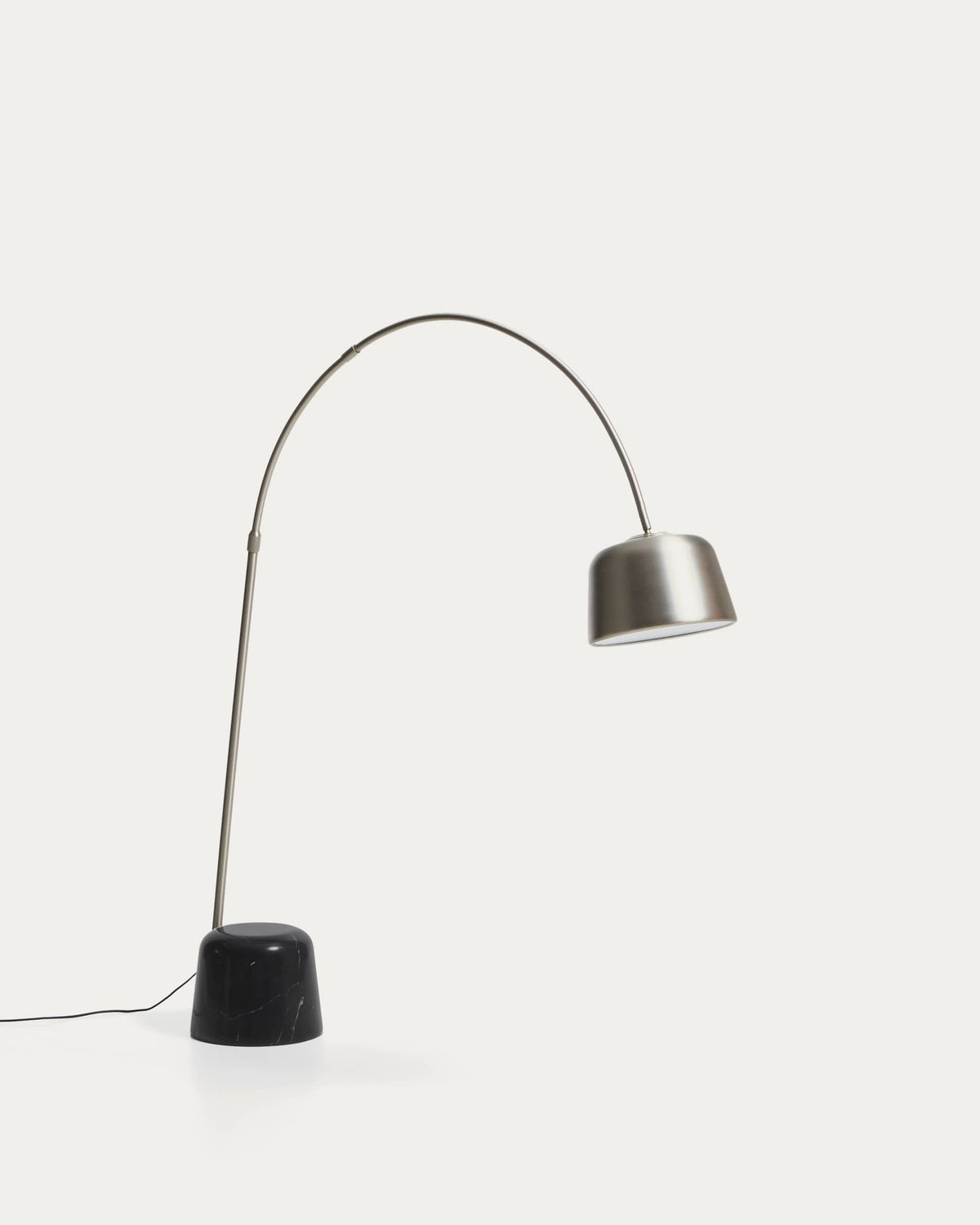 Lampa podłogowa ARNOLIA szczotkowana stal i czarny marmur – ujęcie 5