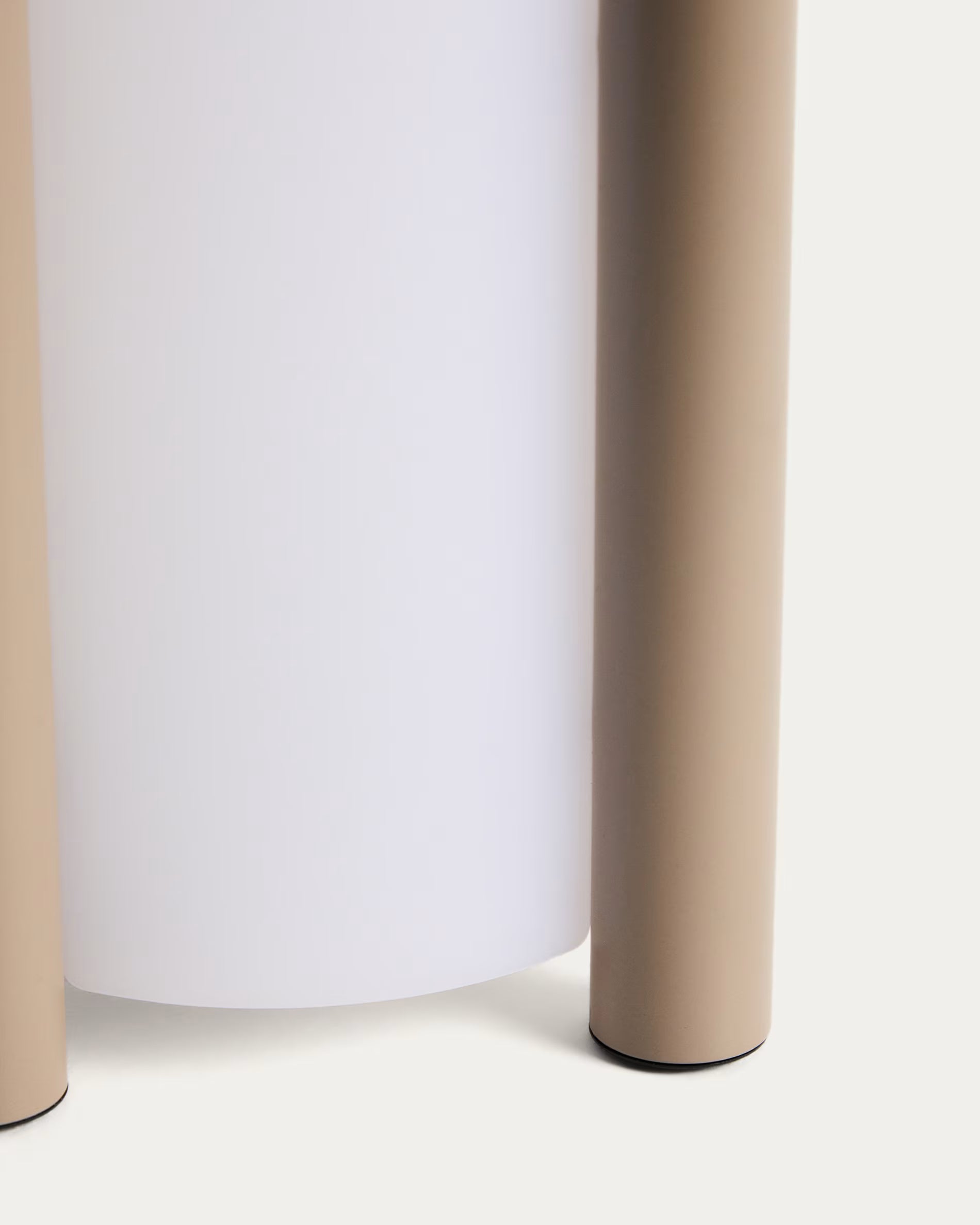 Lampa ogrodowa przenośna LEROS taupe na taras i do ogrodu – styl nowoczesny
