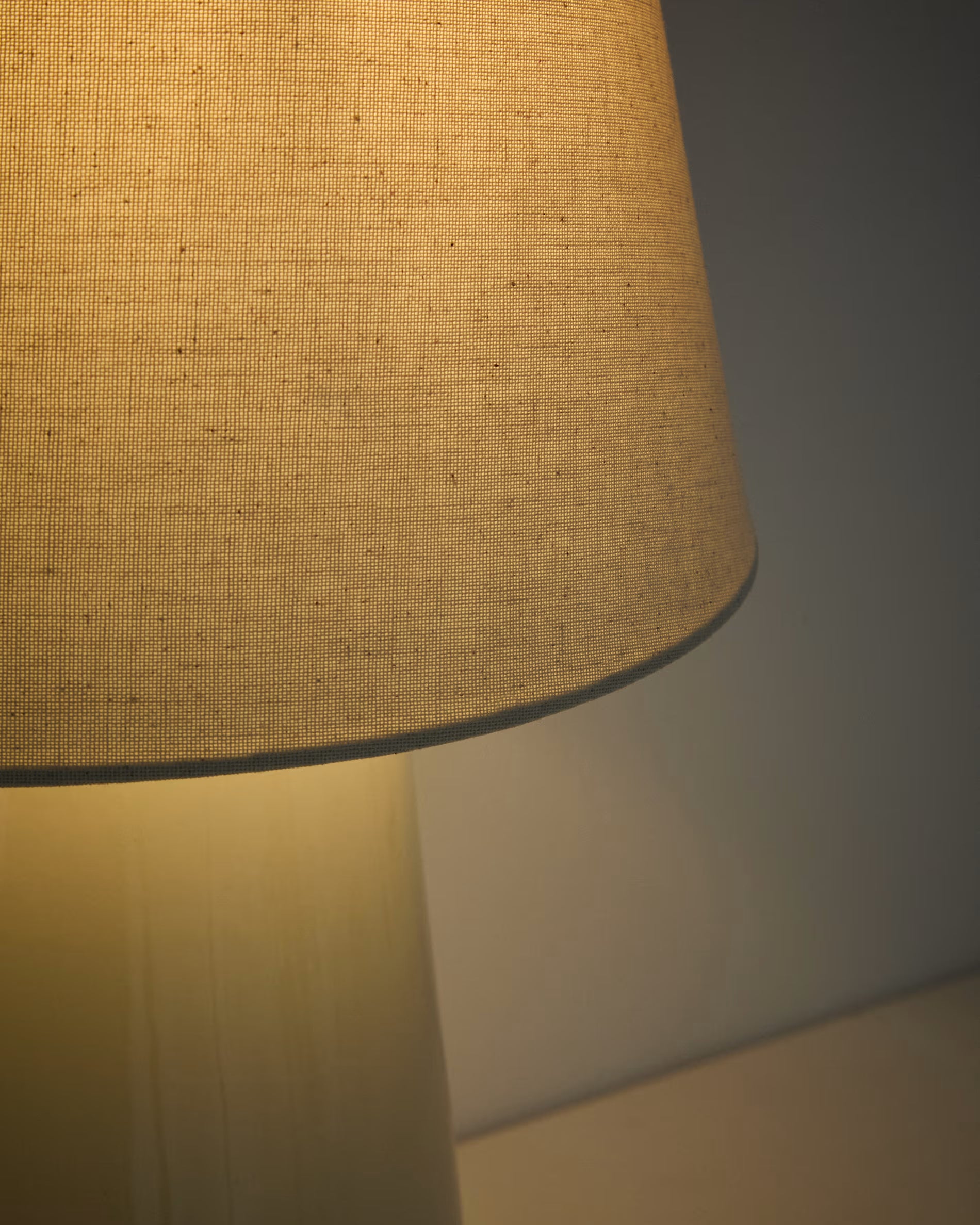 Lampa stołowa ODRA beżowy – Kave Home