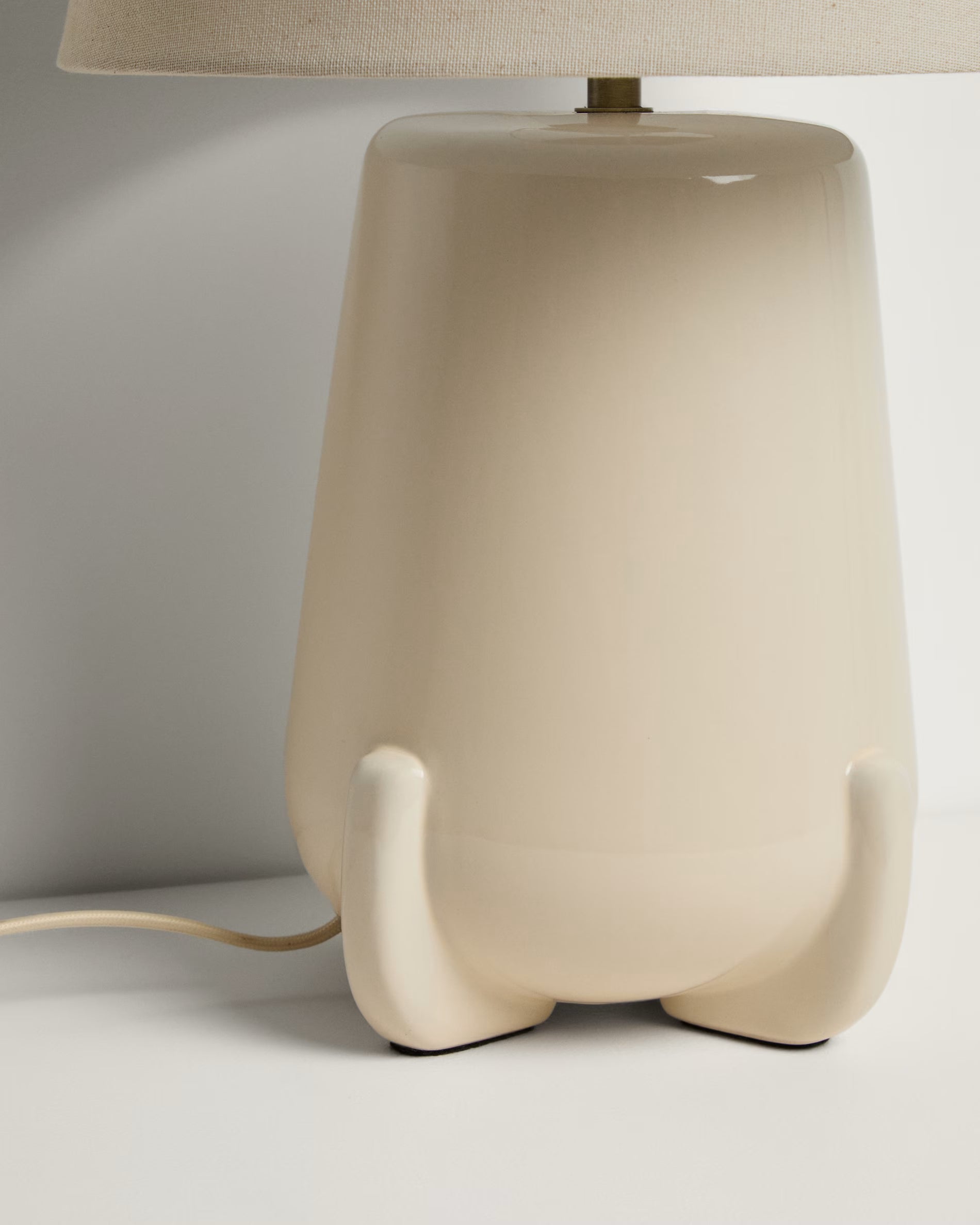 Lampa stołowa ODRA beżowy – Kave Home