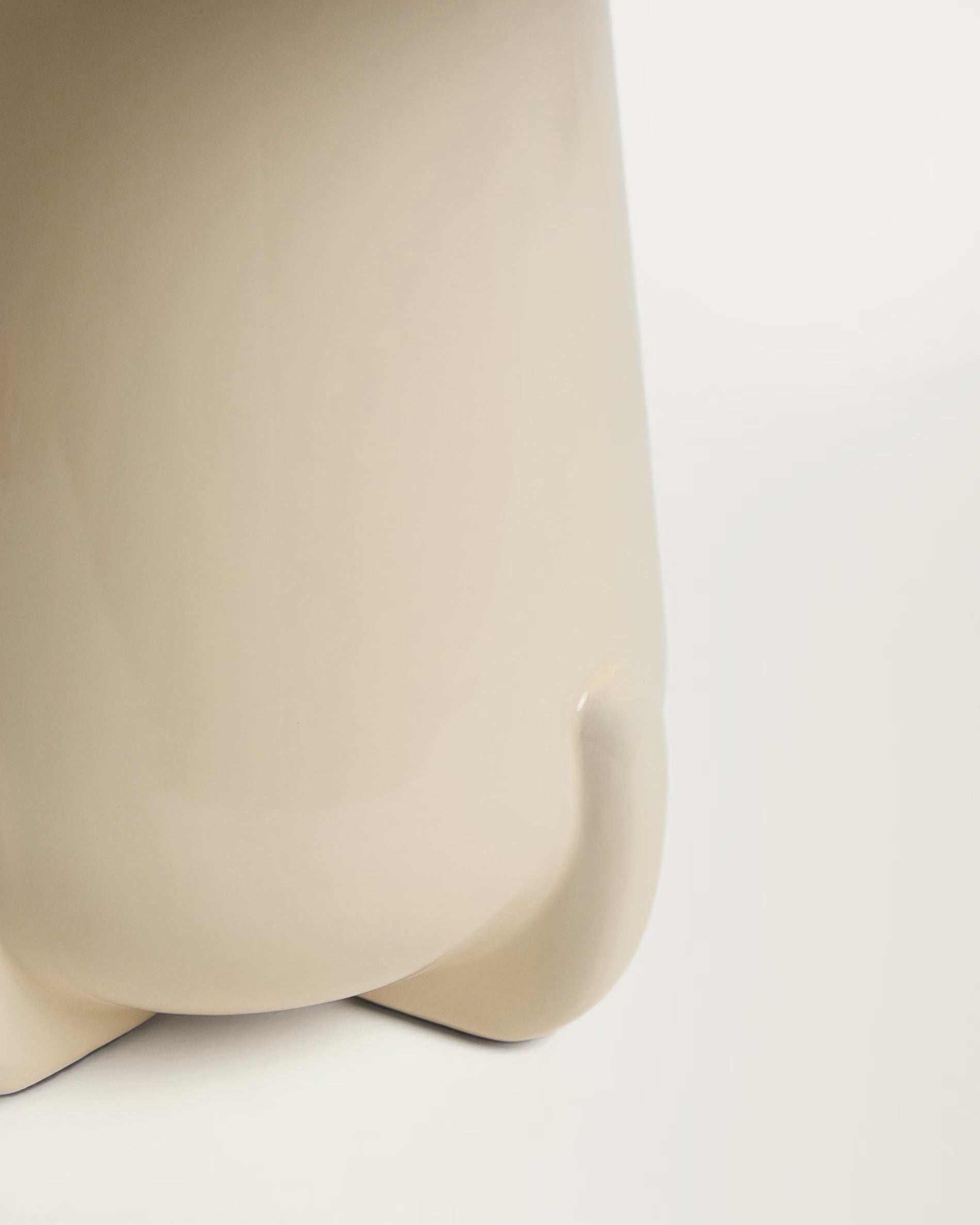 Lampa stołowa ODRA beżowy – Kave Home