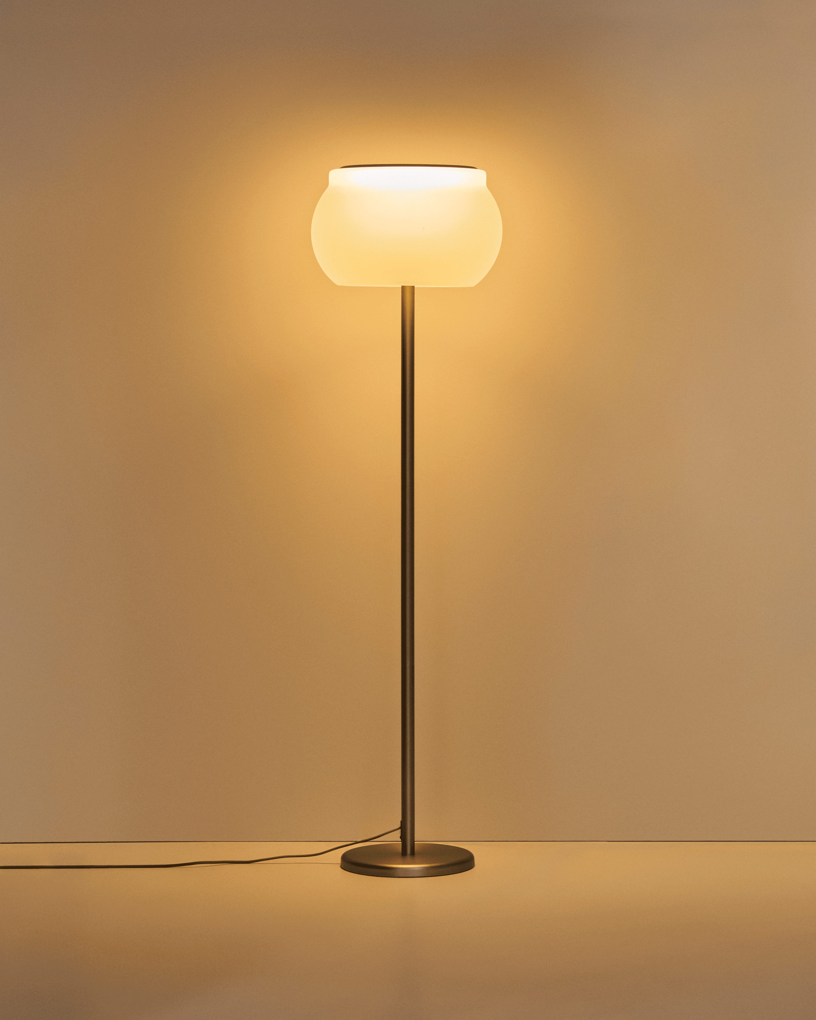 Lampa podłogowa LED LERUNA matowe szkło i ocynkowany metal – ujęcie 8